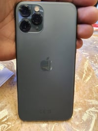 ايفون 11برو  مبدل شاشه وبطارية اصليه  العنوان بغداد  07755512366