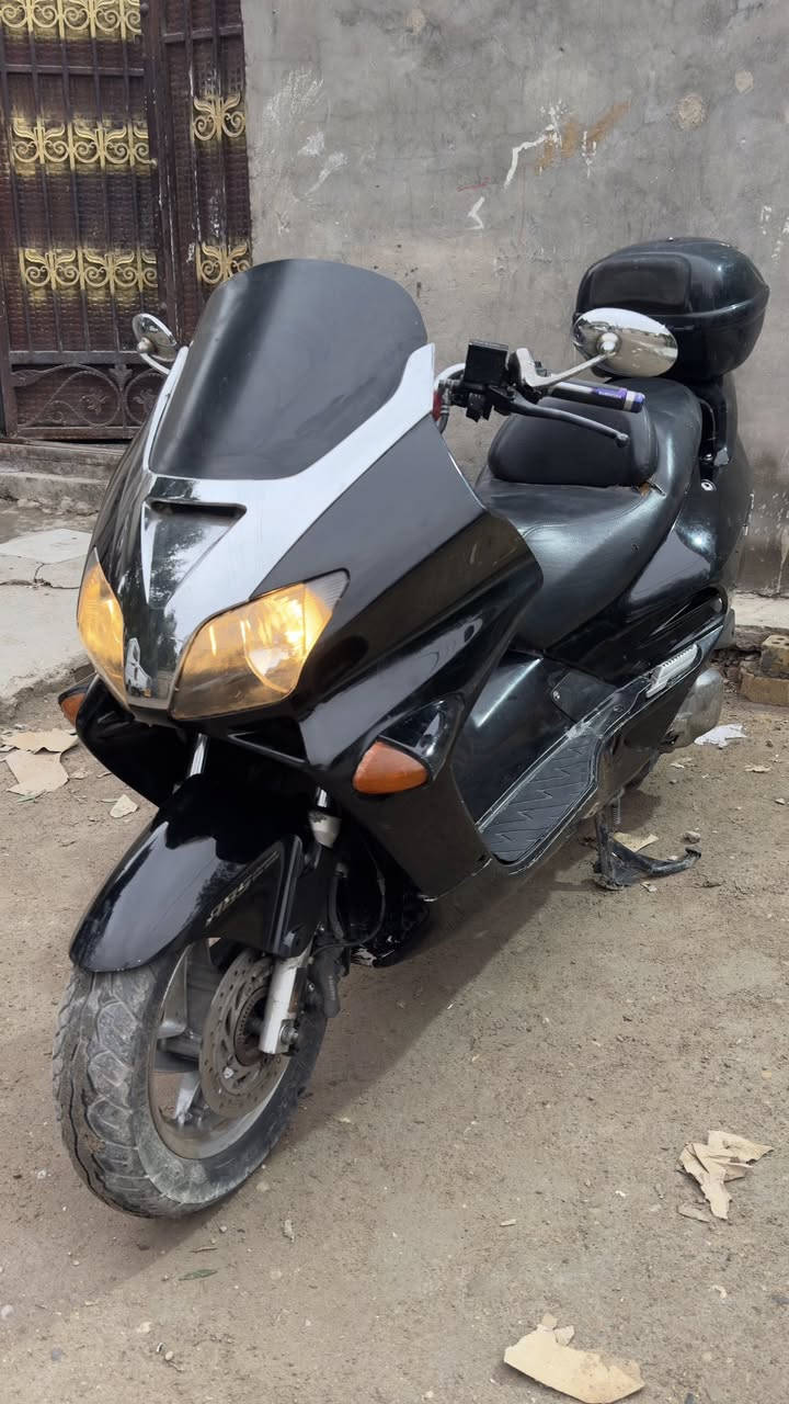 فورزه صفر سته البيع
دراجه حلوه وكامله مكمله مابيه اي نقص

مكينه ماعمه شلعه معدل فول 

كهربائي كله شغاله /مدينه الصدر

سعر ٧٥٠///***********
