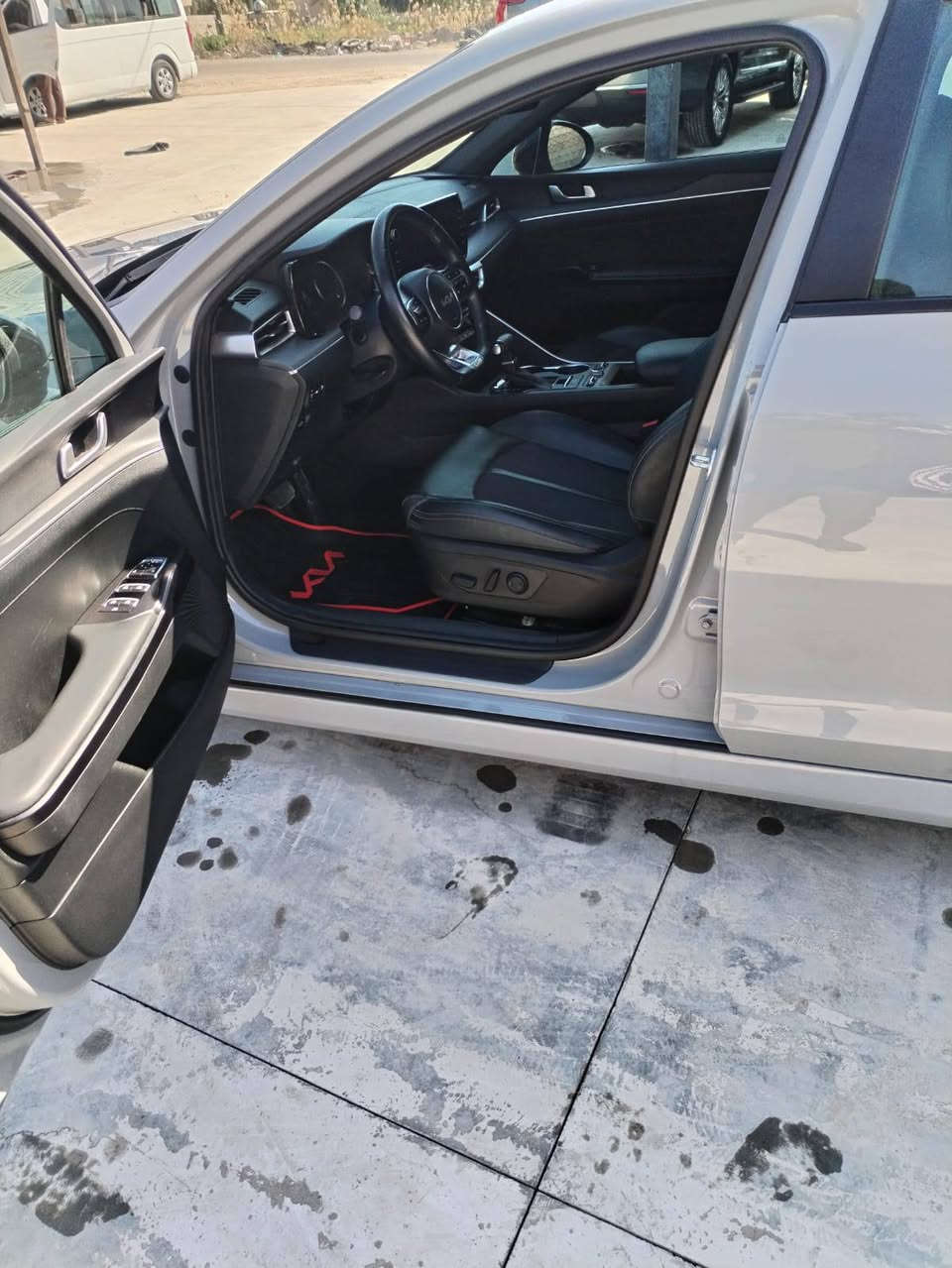 سلام  عليكم k5 موديل 24 وارد أمريكي 
سياره Gt line فول مواصفات عده البانوراما مكينه 1600 تيربو صور الحادث والسونار مرفقه بل منشور / السعر 168 / مكان بغداد محموديه/ ***********/ ***********
