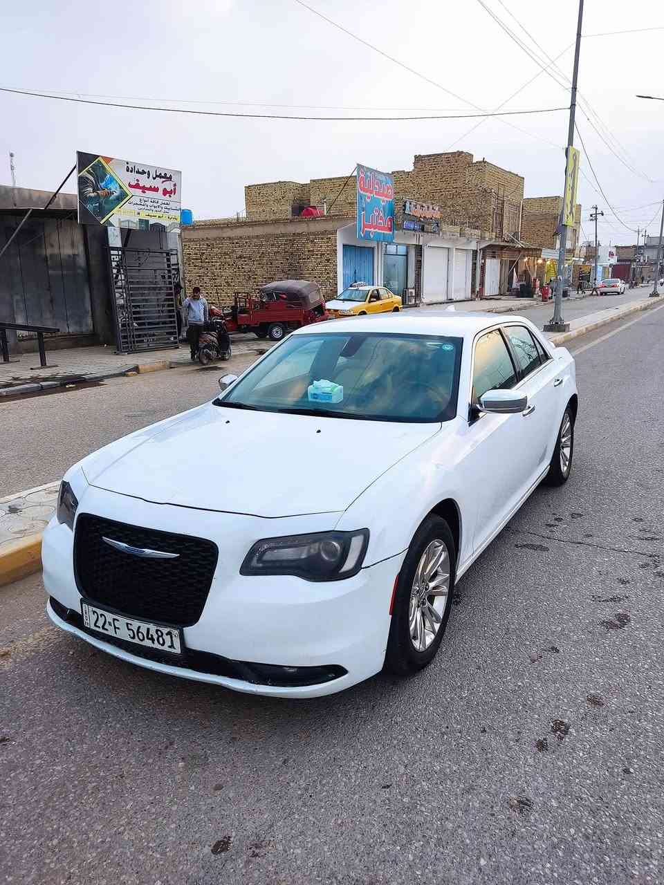 السلام عليكم ورحمه الله.
للبيع سياره كرايسلر اوباما C300
رقم اربيل 2018 اصل
لا معلايه ولا منصايه ولا مرمزه 
وارد امريكا تو ويل محرك 3600
اللون ابيض
شاشه كبيره 
كامره خلفيه بلاديه دواره 
جميع التحكمات شغاله
تدفئه تبريد خلفي امامي 
لاين زنون اصل
هواي مواصفات بعد معروفه للجناي السياره تحويل مباشر رقم اربيل راعيهه من ميسان مكان السياره ميسان السعر ٢٢٨ مجال قليل للشراي للاتصال 
ه‍ ***********
