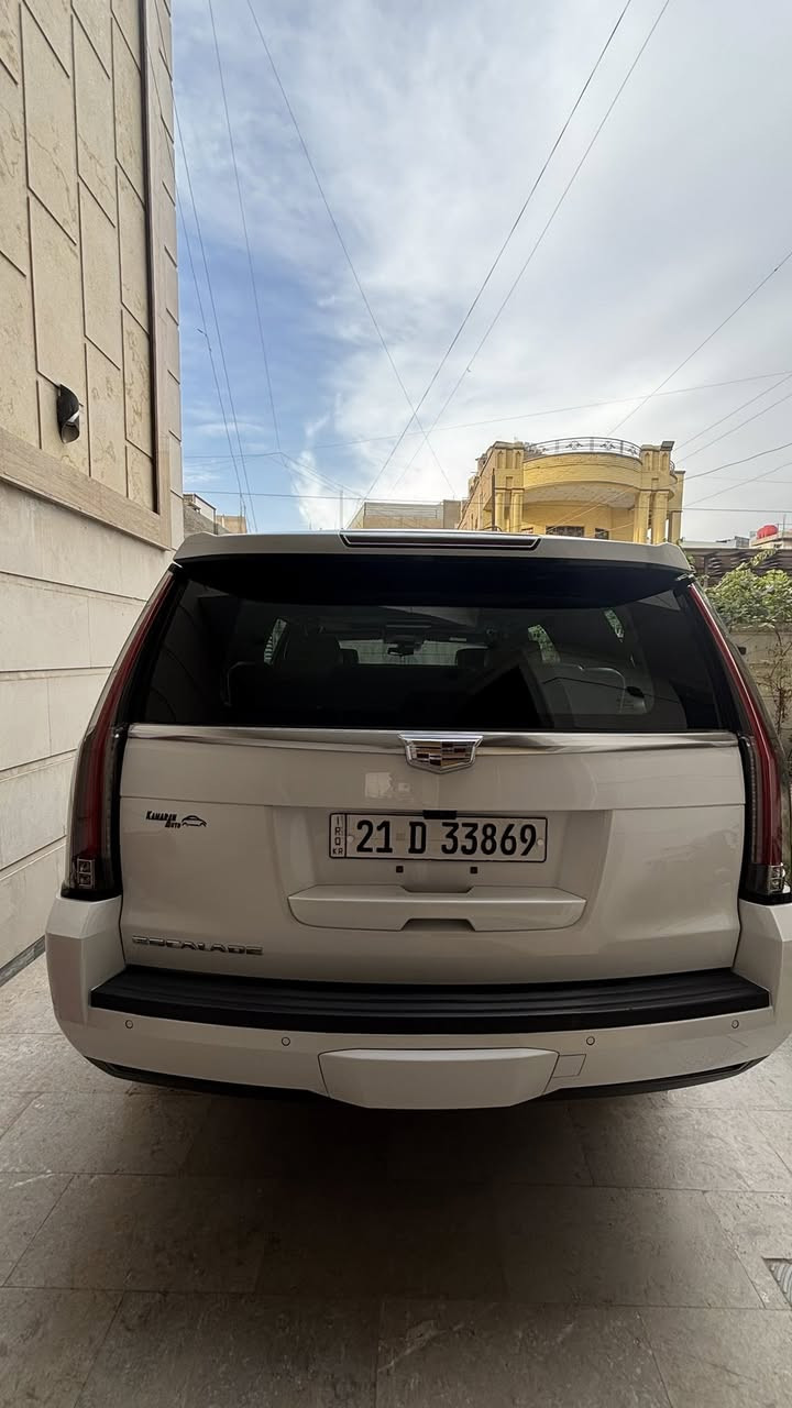 كاديلاك اسكاليد بلاتينيوم 2019
سلام عليكم 
كاديلاك اسكاليد 2019 بلاتينيوم وكالة المنصور كفاله عامه
ماشيه : 70 الف كيلو حقيقي
محرك : 6.2 420 حصان 
تفصل اربعه سلندر داخل المدينه (نظام اقتصادي)
الگير : 10 نمر تعليگ
نظام دفع رباعي وخلفي
نظام التحكم بمود القياده (سبورت وثلج وداخلي)
ويل 22 تخم تاير جديد
دوسات كهرباء
لايتات ليد اربع عدسات تفتر من تشغل اشاره 
مواصفات داخليه
مقاعد جلد جملي تدفئة/تبريد/ مساج 16 وضعيه تحكم
شاشه بيها كل التحكمات وابل كار بلي واندرويد اوتو
بانوراما
ثلاجة وسطيه 
قاصه
شاشات خلفيه وسماعات
شاشه سقفيه
كامرات 360 درجة
حساسات 360 درجة
رادارات 360 درجة
نظام صوت bose 16 سماعه
-
طفايه وعدة تصليح وجميع غراضها موجوده وغير مستخدمه
السياره كفاله عامه وكالة المنصور 
-
مكانها بغداد شارع السعدون
-
السعر: 52 الف وبيها مجال ان شاء الله
السياره نظيفه ماكو خواتها بنظافتها بانزين سوبر والدهن يورول وقبل الموعد يتبدل  
-
للاستفسار : 
0775 483 1076
