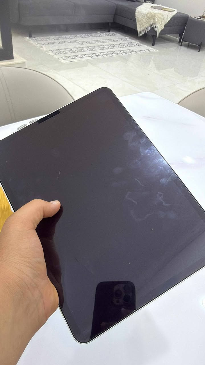 للبيع ايباد 11برو ماكس
M2
ذاكره256مكفول 
الكارتونه ماته موجده وشاحنه
***********الشراي يتصل
