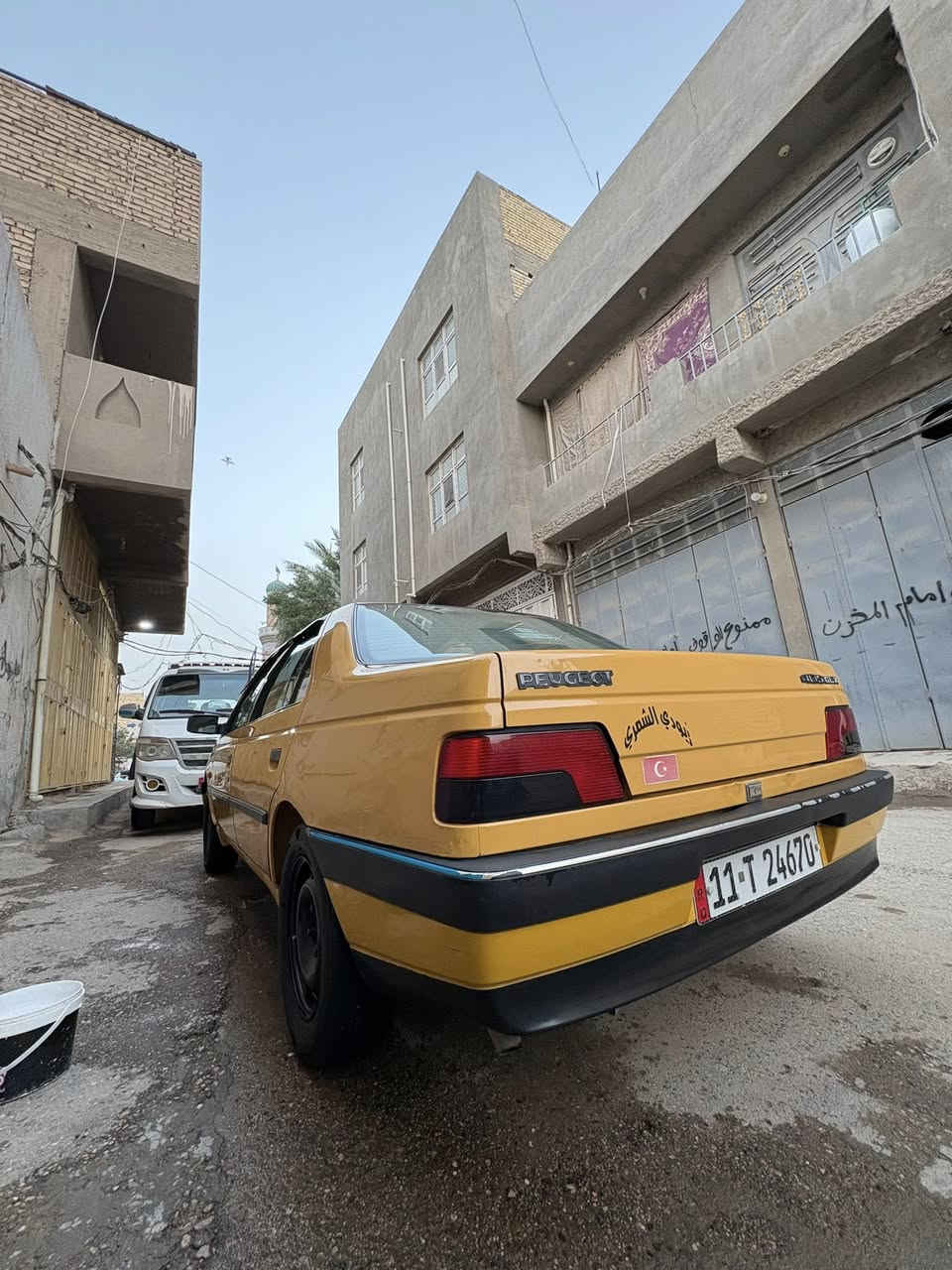 السلام عليكم بيجو 405 للبيع موديل 10 كفاله بيهه بس بنيد مبدل اثر جراد مكفوله من كلشي ع البلاد دواخل كهربائيات كله بلاد ظفاير بلاديه السيارة معنى الكلمه جديده وبلاديه وكلشي شغال بيهه اي كلوب مابيهه نقص تجي وتشوف بعينك كير مكينه تبريد ثلج ❄️ شرط منظومة جديده شرط ثلج ادامه كامله البارحه مسوي الهه من فيت بم  تخم نوزلات سياره تشغل وتطلع ترايك وين متريد مكان السيارة بابل مركز المدينه رقم تلفون 📞 *********** السعر 39 وبيهه مجال كلش قليل  وكلشي اكو بسوك
