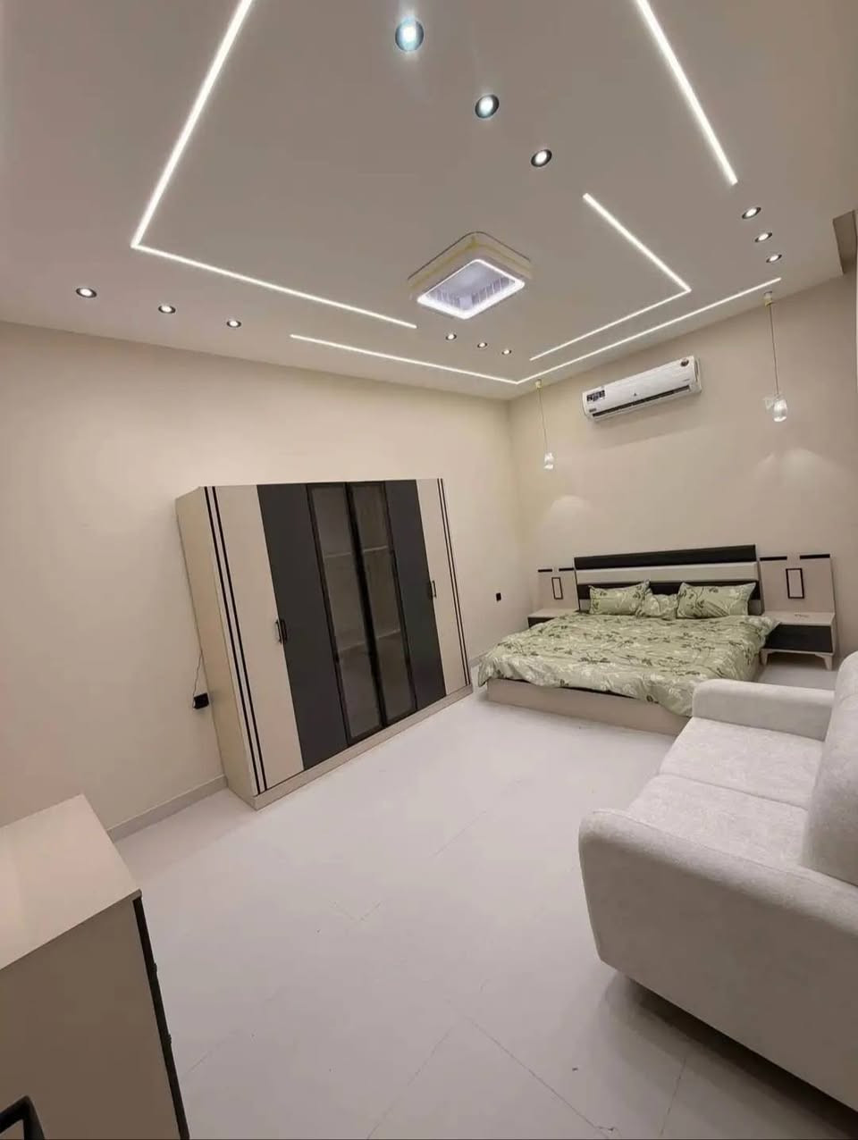 السلام عليكم 

تم انجاز بيت المنصور 
عمل. جبس بورد +اناره هادء 
صبغ البيت بالكامل من شركة جوتن 
للاستفسار مراسلة الصفحه او واتساب ع الأرقام التاليه 
***********
***********
