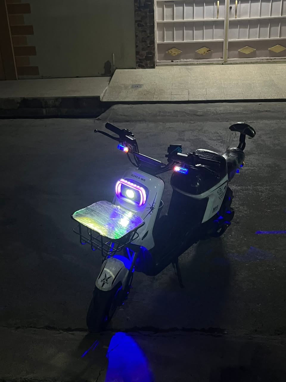 � ماطور شحن R8 للبيع 🔥
⚡ السرعة: 109
🔋 5 بطاريات دبل
⚙️ 4 نمر

السرعات الحقيقية على Waze:
1️⃣ النمرة الأولى: 45 كم/س
2️⃣ النمرة الثانية: 53 كم/س
3️⃣ النمرة الثالثة: 61 كم/س
4️⃣ النمرة الرابعة: 72 كم/س

💀 ملف 2000 يخليك ما تشوف جماعة الـR9 😂

🔄 نظام R بك ترجع بي
🅿️ نظام P

✋ أشاير سحب نفس الكزز

🔋 البطاريات تمشي 25 كيلو حقيقي

الشاحنة: Winlee
🔐 قفل استرين للحفاظ من السرقة
💡 منظومة لايت زينون فول تسوي الدنيا نهار
🛞 التايرات شرط، والتاير الورا جديد مبدل قبل يومين
💨 اسطبات فول تفحيط

💰 السعر: 400 ألف
🤝 وبي مجال


**إذا كنت صاحب هذا الإعلان وتريد حذفه لأي سبب، رجاءا أرسل رسالة إلى الدعم الفني**