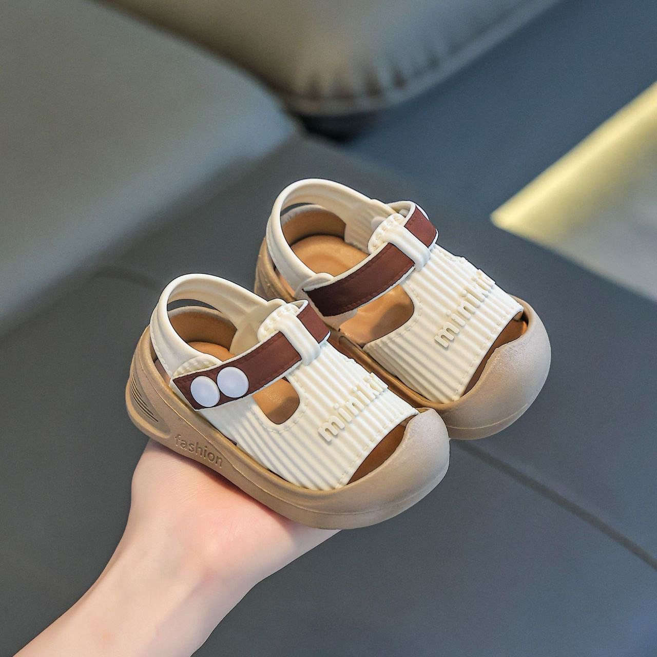 ⁨ ⁨ ⁨ ⁨ 💰 السعر فقط 5 آلاف د.ع
👣 صندل صيفي عملي
🪶 خفيف جداً ومريح للحركة
👌 قالب راهي ومناسب للقدم
📏 القياسات من 18 إلى 29

🎨 متوفر بعدة ألوان (أسود – بيج – بني)

📍 متوفر في سنتر علي هادي للأحذية
كوت – شارع ألف عافية – مجمع جنائن واسط
📦 توصيل لجميع المحافظات

#احذية_اطفال #صندل_اطفال #أحذية_كوت⁩⁩⁩⁩


**إذا كنت صاحب هذا الإعلان وتريد حذفه لأي سبب، رجاءا أرسل رسالة إلى الدعم الفني**