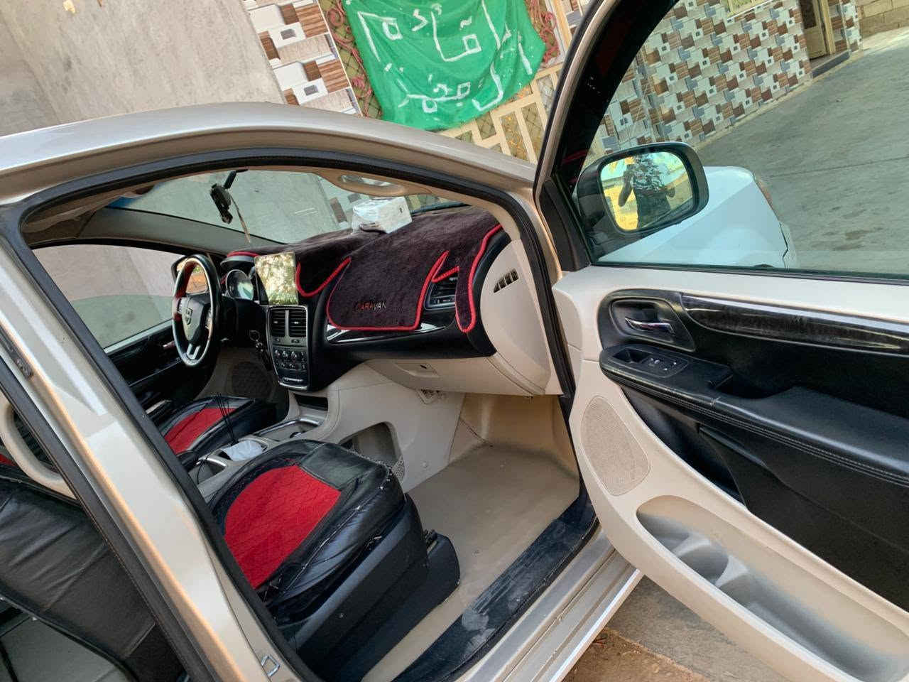 سياره دوج كرفان وارد كندي وبدون حادث مكينته ٣٦٠٠ بيههه طخهه شويه بجاملق الخلفي بدون داخل.  بيهه تلث قطع صبغ والجاملق الامامي. مبدل اثر جراد بدون معجون   موديل 2014 بغداد. وبأسسمي. محرك وكير ومحرك جددد وتخم تاير    تبريد مركزي تلث قطع   الابواب كهربائيه. وجنطه.    وجامهه 6كهربائي. تحكم ستيرن    كروز سرعه. السياره فول. ماعدا الفتحه. وكامره موجوده.  وشاشه جبيره ايباد مكانه بغداد السعر ١٣٥ الاستفسار ***********
