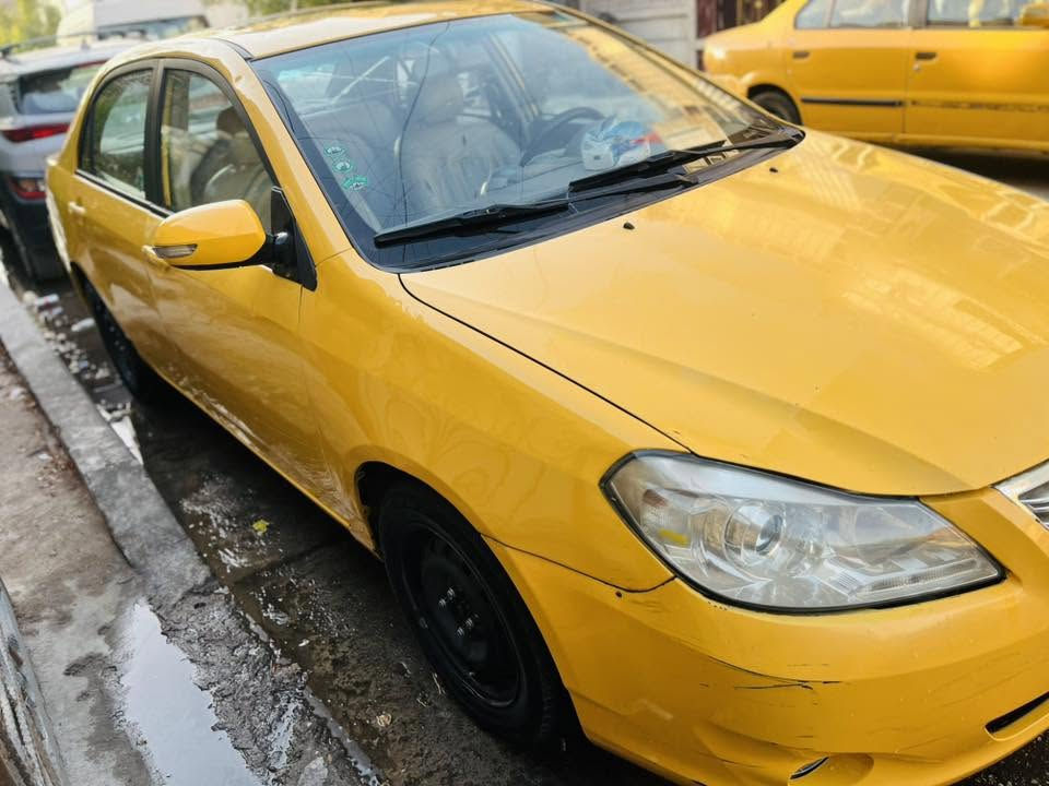 السلام عليكم
بي واي دي G3 2014 مكينة Mazda ياباني من دون تحوير الكير جديد قبل سنة شديته بل كارتون
السيارة  بأسمي
السعر57 $
للتواصل ***********
