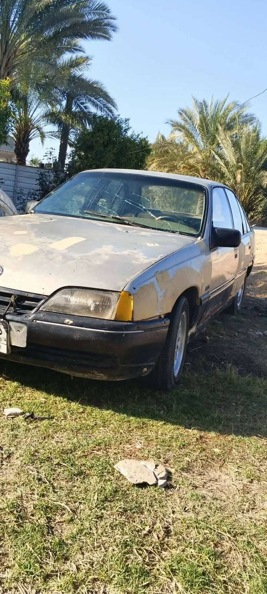 سلام عليكم وبل وميكه موديل 89للبيع او مراوس 

سياره شغاله مكينه بيها بخار سعر 13وبيها مجال

راعيها موجود ***********خاص مفتوح
