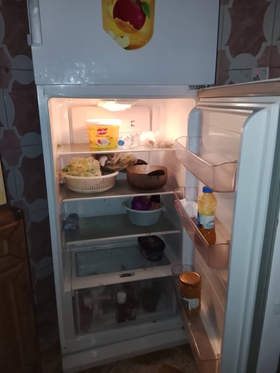 ثلاجه جديده ستعمال قليل للبيع 500وبيهه مجال ***********
