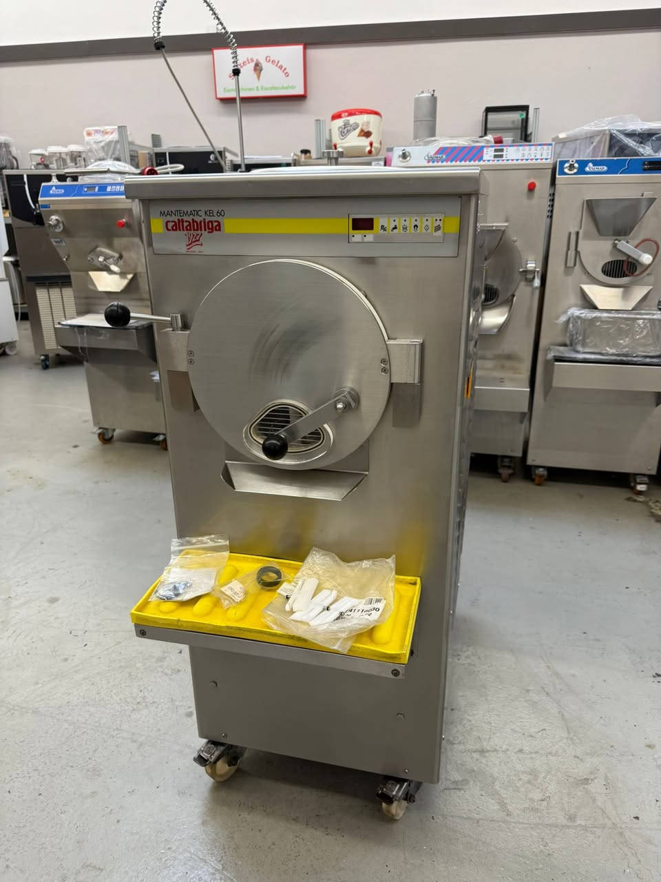 بسم الله الرحمن الرحيم
#معرض #الايطالي
إنتاجيه Ds مع بستره كتبريكا ايطالي 🇮🇹🇮🇹
نفس الماركه 
 إنتاجيه Ds حجم 60      8 لتر  
مستخدم خارج العراق 
كلشي بيهن بلادي على وضع الشركة 
موديل حديث لمس 
متوفر مع المكائن مواد احتياطيه 
بستره          125 لتر 
حار بارد 
كمبريسر دورين طرحي 
نضيف جدآ 
كله جاهز وشغال 100‎%‎
تبريد ماء 
3 فيز 

السعر والتفاصيل مراسله الصفحه 
اؤ الأتصال هـ.     *********** 
العنوان بصره 
#سيدحسين
