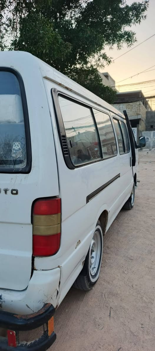 السلام عليكم فاتون للبيع موديل 2009 باسمي انجليزي بيها مكينه ونجي ما اتواجد على الفيس***********
