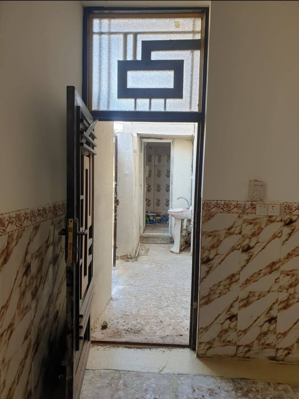 مشتمل ١٠٠م مربع طابق واحد أجار بالاسكان العسكري مقدمه شهرين
***********
