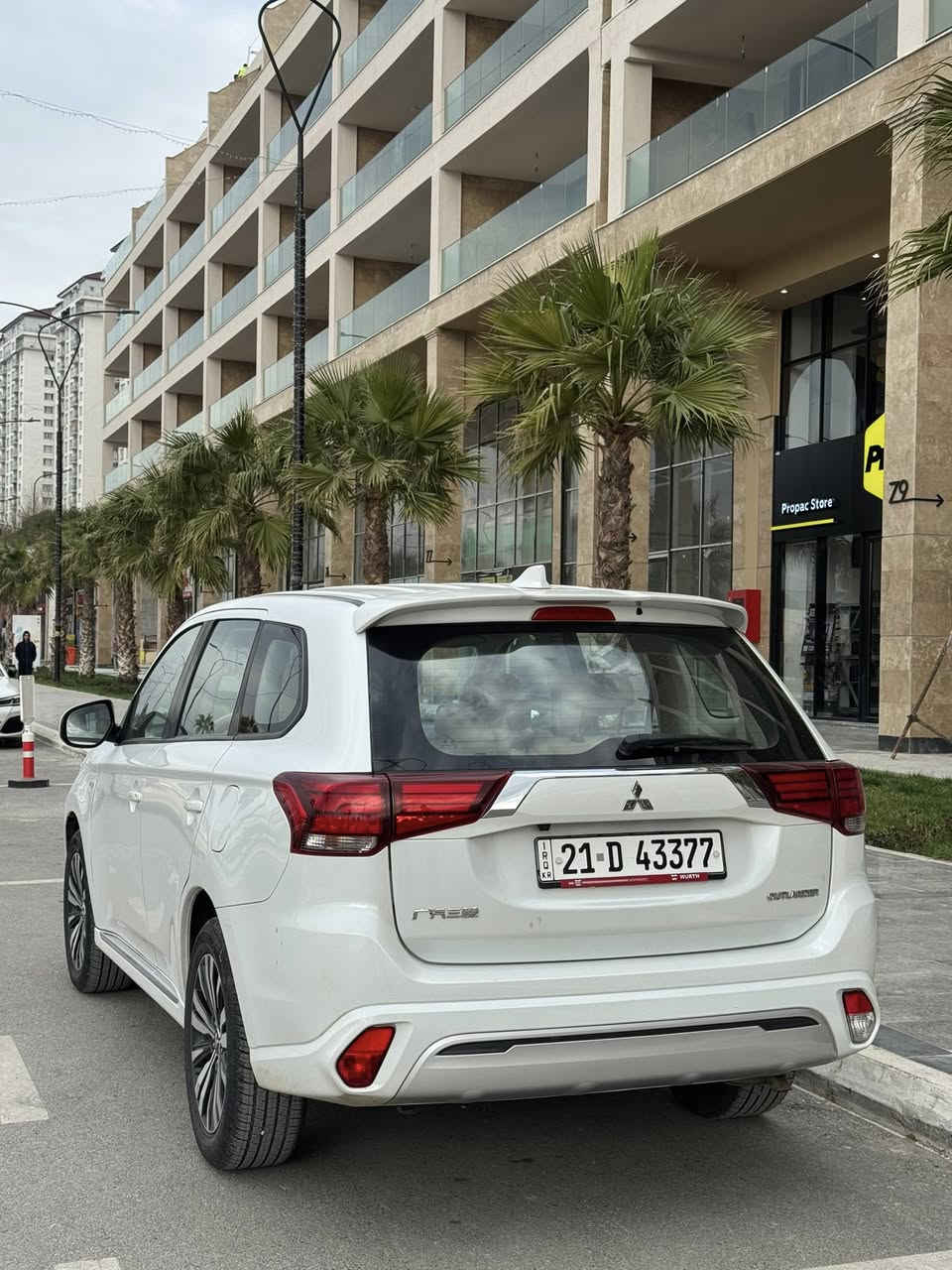 Mitsubishi outlander 2022
تجمیع صین
کوشن گەرم و ساردە.
کەشن جلد و ناو زەردە.
سوکان ڤۆلیۆم
شاشە ئایپادە،شاشە تەچە
کامێرای پشتەوەی هەیە.
سەنەوی و تایە و پاتری تازەیە.

سەیارەکە ماڵی دۆستە هیچ تەقە و رەقەی تیانیە،گێر و مەکینەی بە شەرت.
ڕەسمی سۆنەرەکەیم داناوە

سیعری ١٤٢ گەڵا و معامەلەیەکی کەم
***********
***********
