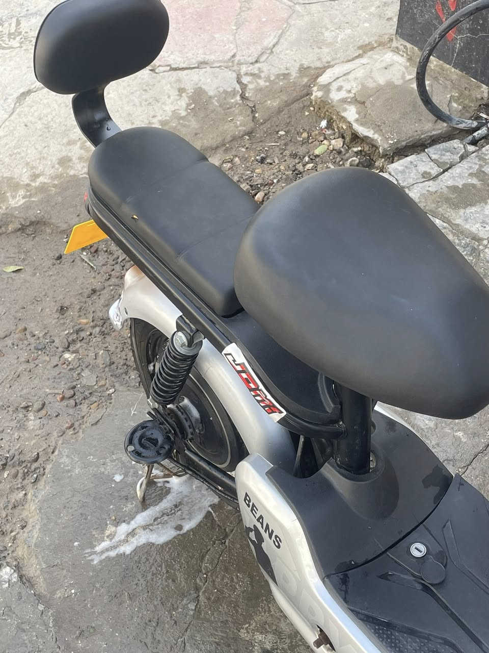 السلام عليكم دراجه حجم 14دراجه كلش نضيفه مابيهه اي نقص 4بطاريات بحاله جيده  وياهه بصصمه 2مفتاح 2السعر 200مكان بغداد الامين الثانيه ***********
