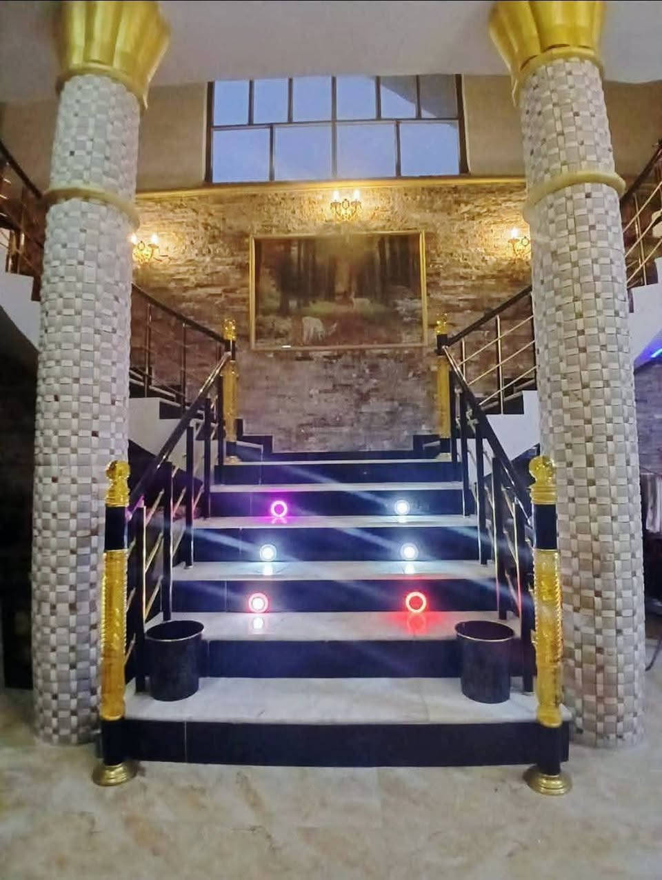 دار سكن مساحه 400 متر ركن موقع خلف بانزين خانه خلف مول 9  غرف نوم سعر 450 بيه مجال يبعد عن شارع 80 150
***********
