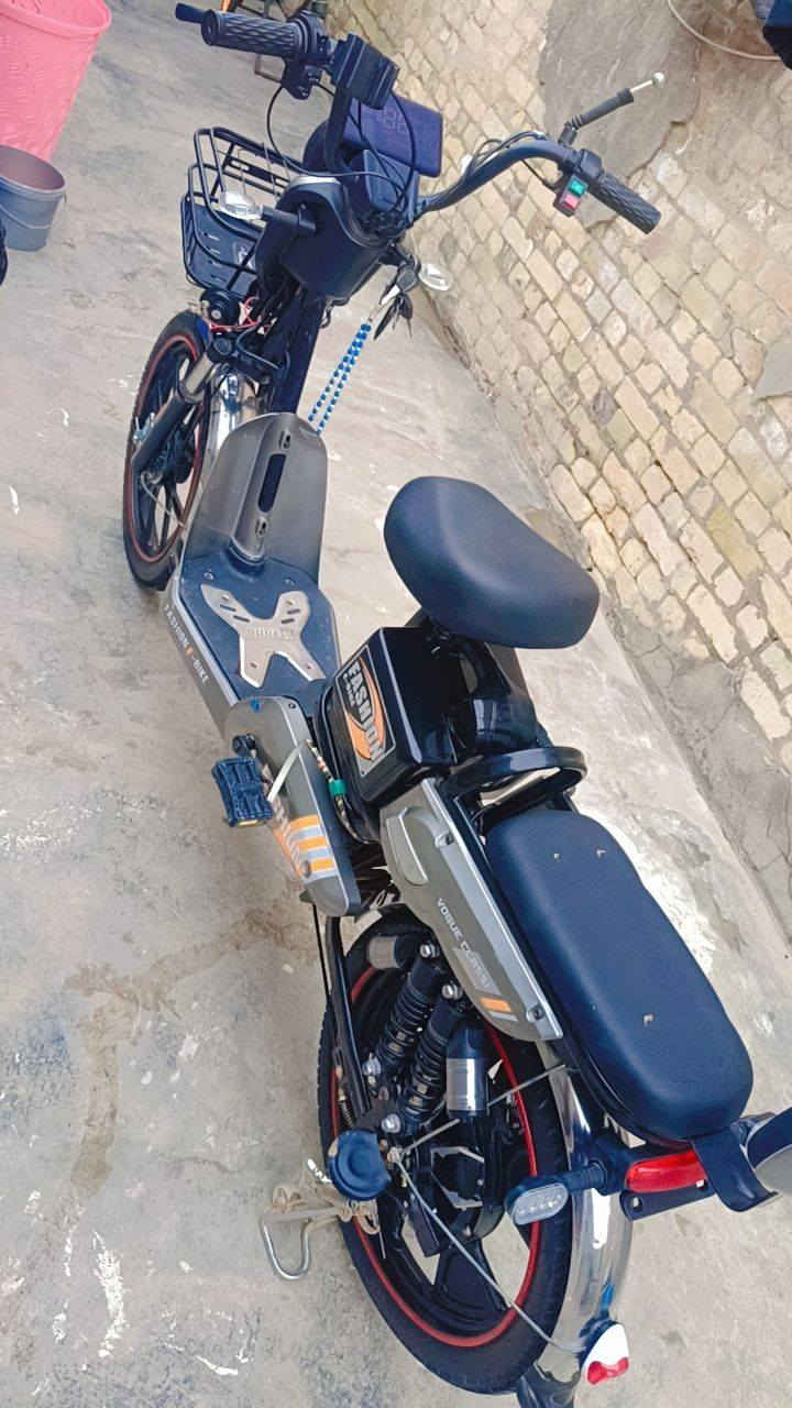 سلام عليكم دراجه شحن لبيع نضيفه ؤكلشي مابيه مؤديل 2025 محتاج ؤاريد ابيعها رايدها 400 ؤبيه مجال خاص مؤجؤد


**إذا كنت صاحب هذا الإعلان وتريد حذفه لأي سبب، رجاءا أرسل رسالة إلى الدعم الفني**