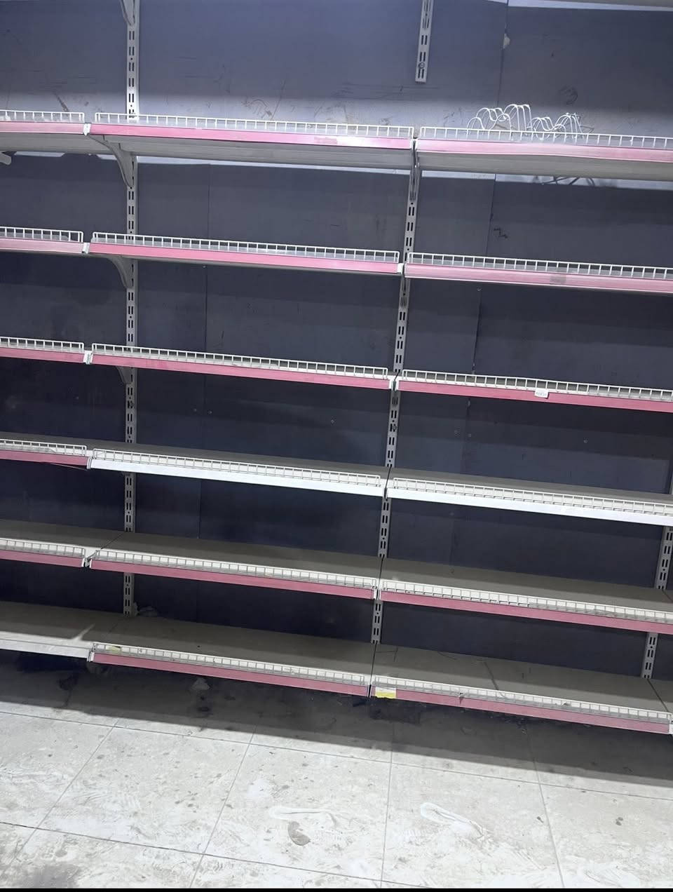 سلام عليكم شباب رفوف درجة اولة ميكانو تركي الاصلي الوزن الثقيل يتحمل 300kللبيع ٥٠رف وسفينه مترين و٤٠للبيع مكاني بغداد جميلة استعمال كلش قليل واكو توصيل 🚚 الاستفسار ***********
