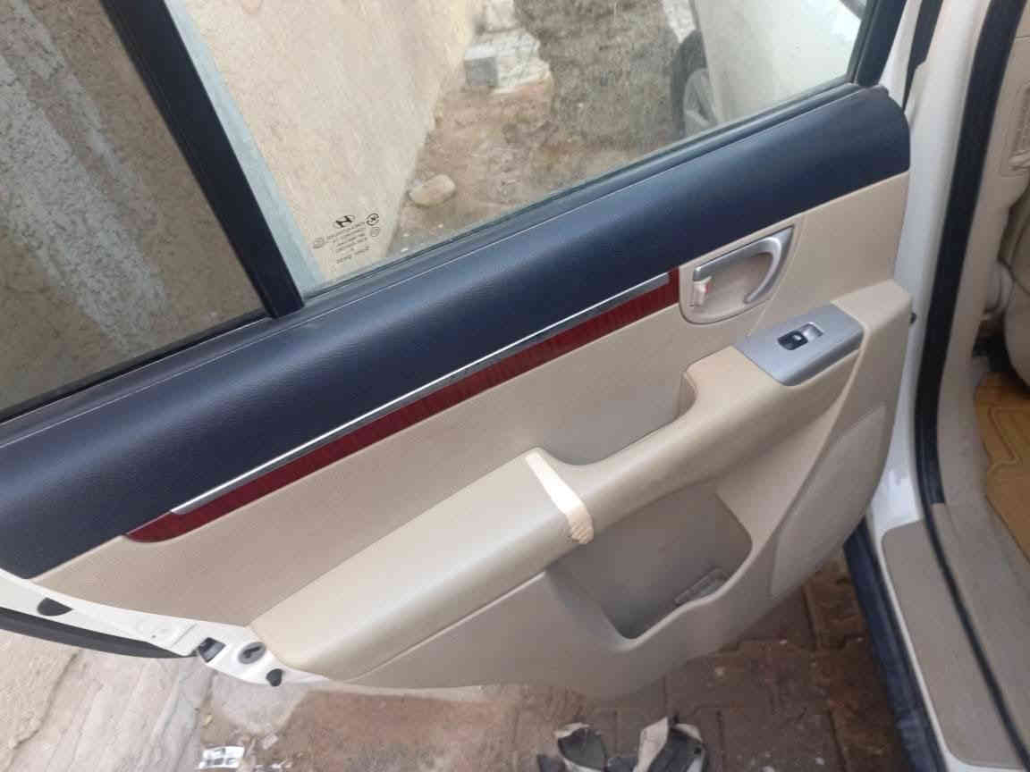 للبيع هونداي سنتافي 2009 ((ادوات ادوات❗))
وارد خليجي مكفوله من الكص والضربه 
السيارة داخله سياحه 
فول موصفات 
فتحت سقف 
تبريد 3 قطع 
سبعه راكب 
داخل بيجي 
4x4 فور ويل 
سته سلندر  بانزين 
السعر 53 
لاستفسار ***********
