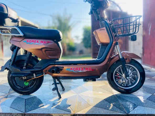 دراجة شحن KOREA.MRسكنس
5بطاريات 🔋جدد
لايت زنون قوي جدا
جنطه 
دراجة كاملة وشرط الفحص 
موجود خاص أو اتصال ***********
