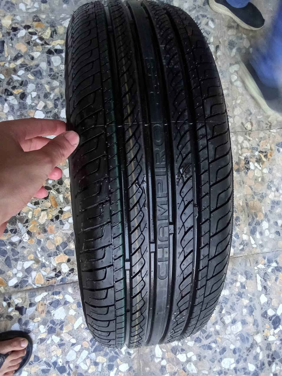 ***********
السلام عليكم شباب تاير 15هو ويل نظافته 100٪ مانازل للكاع حجم 15 ع195ع60 للبيع السعر 65 العنوان بغداد الحسينيه
