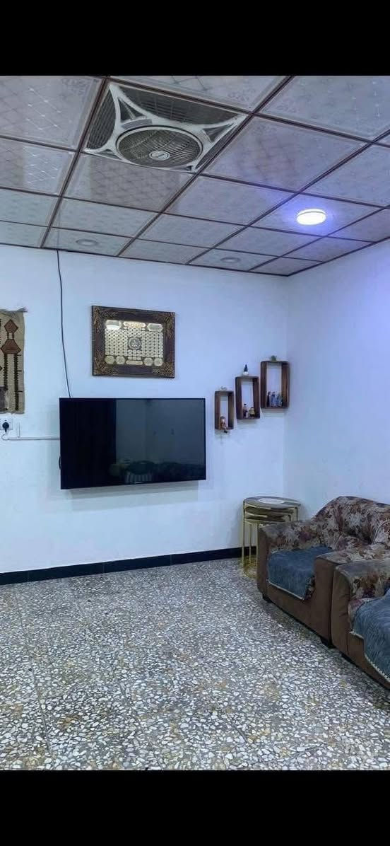 سعر المتر 2 مليون و600 الف 
سعر نهائي 
في  القاهرة  الاولى مقابل  مدرسة الرسالة رابع بيت عن الشارع العام عكادة جداً نظيف معمر قبل ٥ سنوات كاشي جديد وماء وصحيات وبياض 

مساحة 90 متر 4 ونص في 20
فرع عريض 

كراج وصاله ومطبخ وغرفتين نوم وخدمات 2 

رقم صاحب الدار
***********
