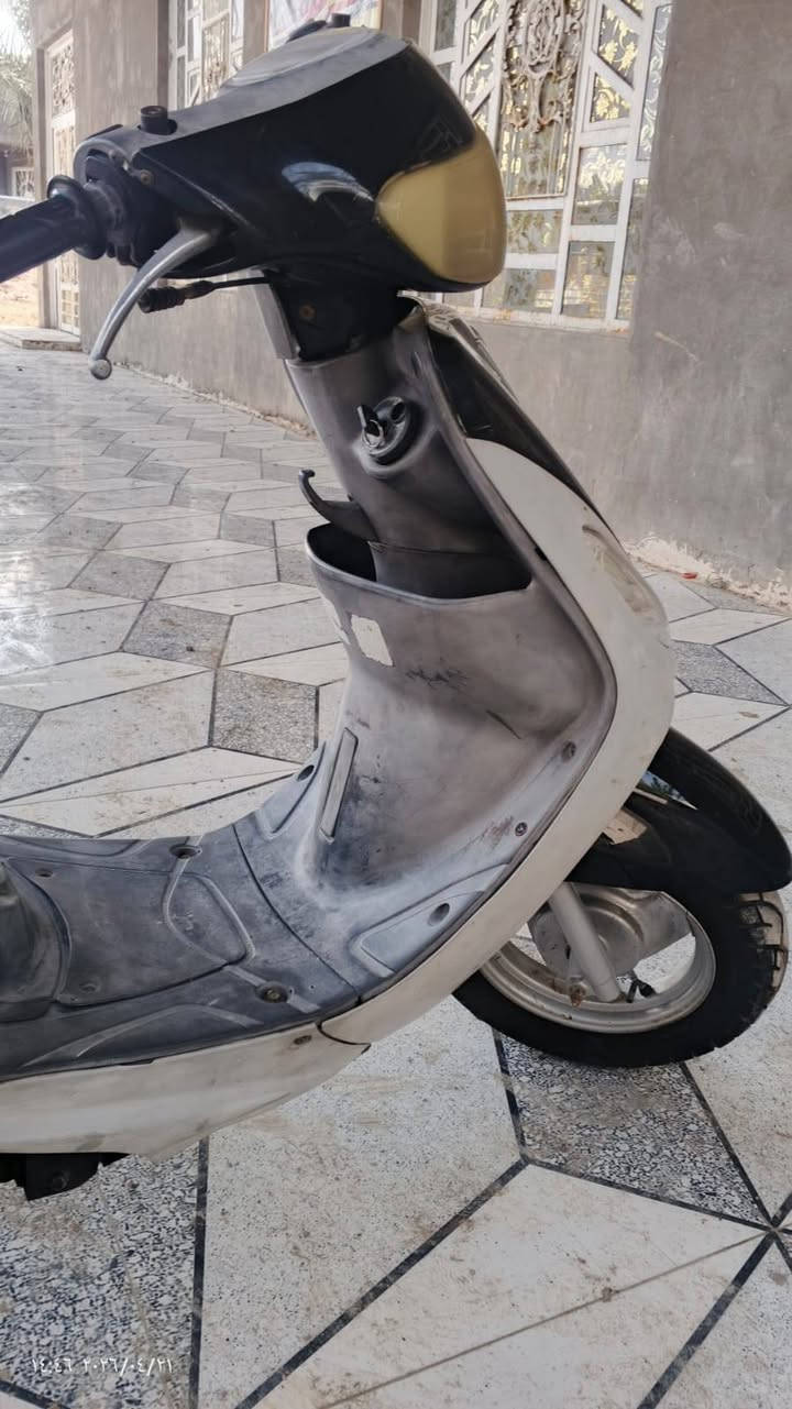 سلام عليكم دراجه غجمه البيع مفتوحه كلشي شغال سلف كهربائيات مايحتاجله شي 600وبيه مجال رقم الهاتف  ***********
