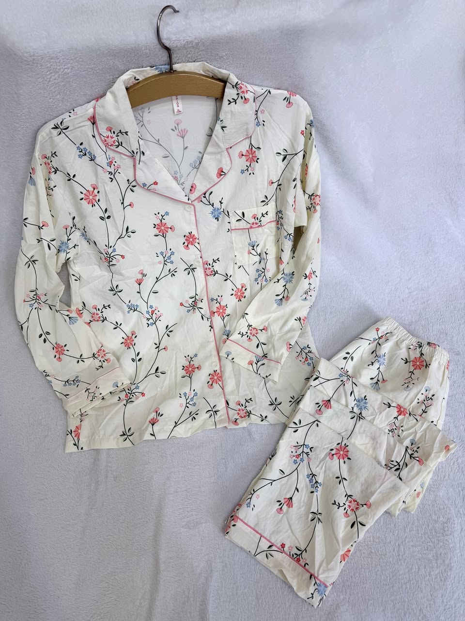 تراك بناتي نسائي
يلبس وزن 40_80
اشكال مميزه راح تلاكونها يم الضحى واسعار تنافسيه
بس يمنه راح تلاكون هيج اسعار 
للحجز والاستفسار مراسله الصفحه


**إذا كنت صاحب هذا الإعلان وتريد حذفه لأي سبب، رجاءا أرسل رسالة إلى الدعم الفني**