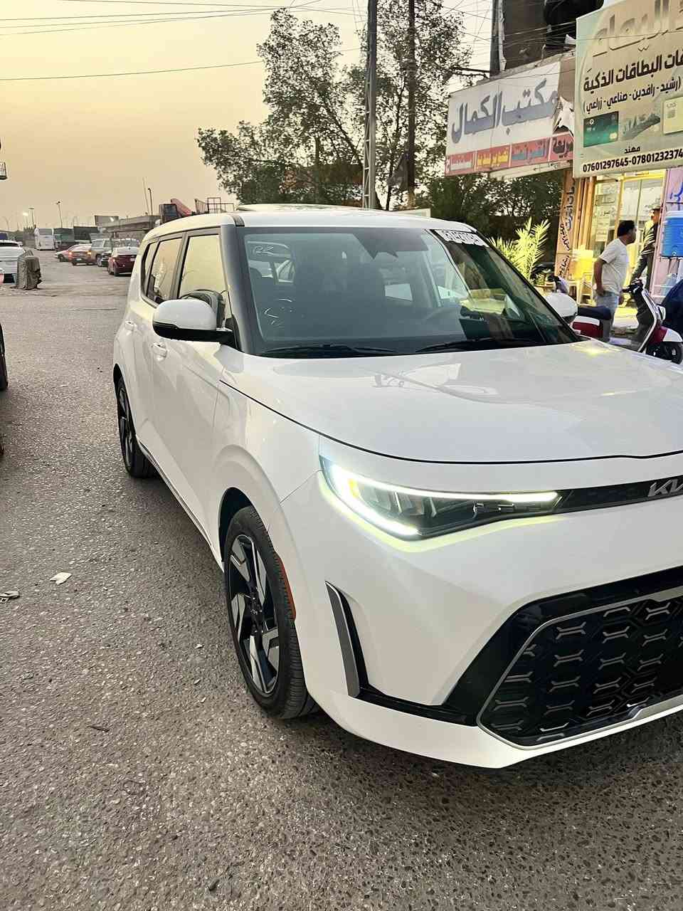 NO. :476
Year :  2023
Make : KIA
Model : SOUL  GT-LINE
اللون : ابيض
سعه المحرك :  2.0 DOHC دوش
المسافه المقطوعه : 6812ml
----------------------------------
🚘 المواصفات 🚘
وارد امريكي  🇺🇸
بصمه
فتح
شاشة العدادات ديجيتال
شاشه 
كاميرا
فرش جلد و مخمل
تحكم سرعه
تحكم مسجل
شاحن وايرلس
تحكم سرعه
تحكم مسجل
ويل 18
هاندبريك كهربائي
نظام عرض الكاميرا
اضويه اماميه و خلفيه LED
تشغيل عن بعد
حساس تجاوز
تحديد مسرب
DRIVE MODE
----------------------------------
⭕️ حادث السياره صبغ في جاملغ امامي
 من جهة الباب
----------------------------------
☎️ للاستفسار  يرجى الاتصال على الرقم التالي☎️

⬇️                            ***********
الحله
