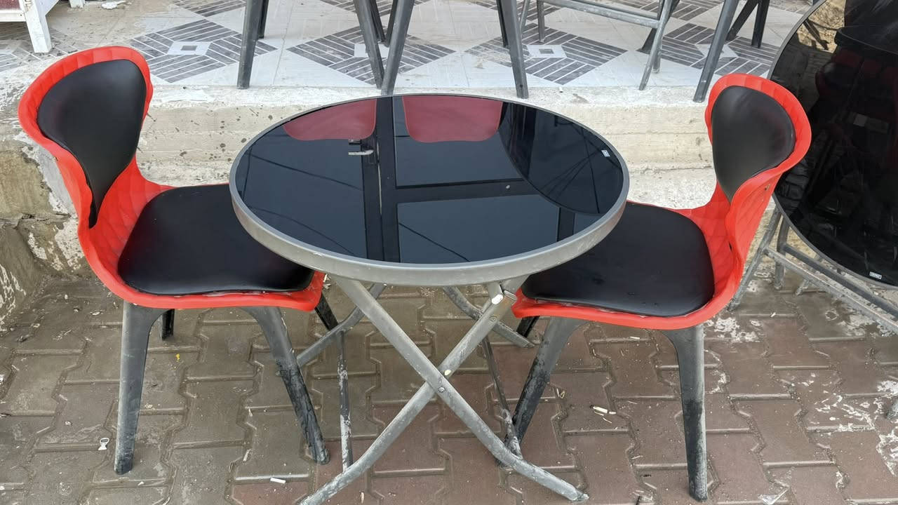 ميوزة وكراسي
ميز  وكراسي ثنين ب 35 الف 
الميز ب  15 الف
الكرسي ب 10 الف 
صناعة جيدة جداً 
للتواصل اتصل على الرقم ***********
او مراسلة واتساب
