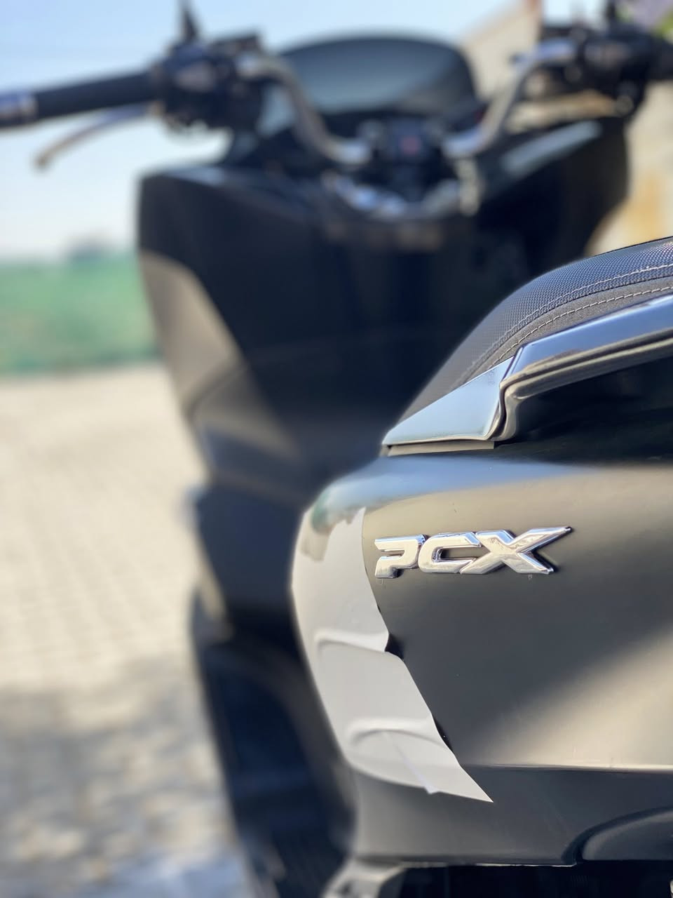 السلام عليكم دراجه pcxالجيل الرابع دراجه جديده كلش ما رمبه وراقها كلها موجوده ماصرلها هوايه من نازله وارد كوري دراجه مكفوبه مكينه وكفرات بالكارتون تجي وشوف بعينك  السعر ١٦ ونص وبيها مجال قليل للشراي مكاني بغداد حي اور ***********
