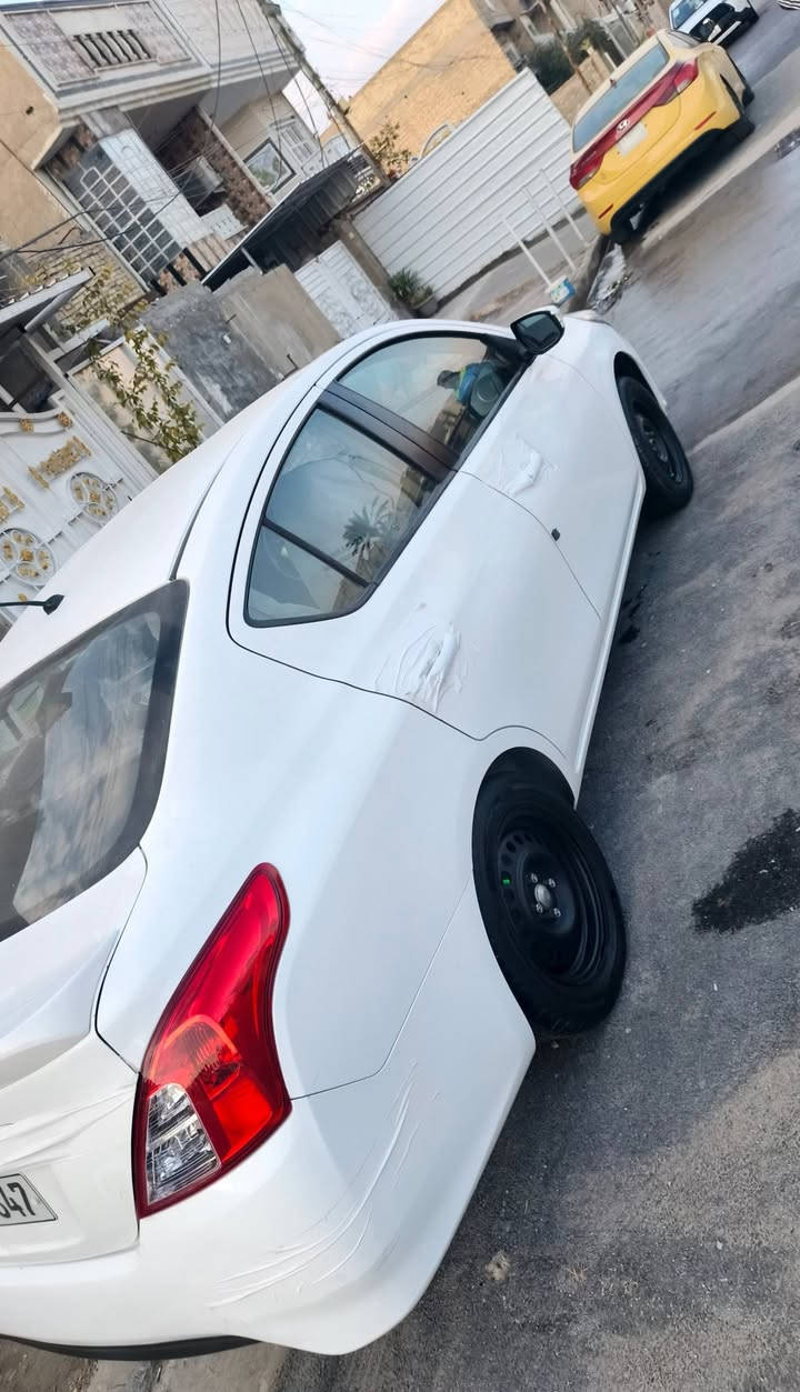 السلام عليكم اللبيع نيسان سني 2023
ماشيه 46 سياره جديدة ومكفوله رقم اربيل بسمي وهزه 27
مصري تجي جام 4 كهربائي وشاشه بلادي وتبريد خلفي بيه
وتحكم مري وشاره بل مري وداخل اسود رايده 122 
وهاذة رقمي *********** مكاني بغداد الشعب
