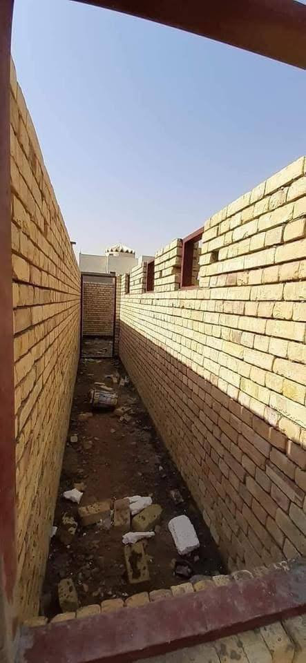 🧱 عِرض المتر بـ 225 ألف بس! | ابني بيت العمر "هيكل" ووفّر ميزانيتك 🏗️
​لكل أهلنا الطيبين في (كربلاء، النجف، والحلة) اللي يدورون بناء متين، درجة أولى، وبسعر يناسب الميزانية؛ مكتب أُسس كربلاء للمقاولات العامة يقدملكم عرض بناء الهيكل الأقوى والأكثر طلباً!
​💰 سعر المتر: 225 ألف دينار عراقي فقط!
​🛠️ ماذا يشمل عرض بناء الهيكل (الأساسات والصلابة)؟
​الحفر والحدل والتسوية: تجهيز الأرض بأحدث الآليات.
​الأساس (الرافد / Raft): صب خرساني مسلح ومقاوم للرطوبة والأملاح خطوة بخطوة.
​بناء الجدران: طابوق جمهوري نقي فحص مختبري (بدون لبخ داخلي أو خارجي).
​الصب والأسقف: سقف مسلح بالحديد الأصلي والكونكريت الجاهز.
​التأسيسات الأولية: مد أنابيب المجاري والماء والكهرباء (الدفن داخل الهيكل).
​⚠️ ملاحظة شفافة مع الزبون: العرض يشمل الهيكل بالكامل حتى السقف، ولا يشمل (اللبخ، البورك، الستارة، الأرضيات، أو التشطيبات النهائية)، مما يتيح لك إكمال بيتك على راحتك وحسب ميزانيتك القادمة!
​💎 ليش تبني هيكل مع أُسس كربلاء؟
​إشراف هندسي 100%: نضمن لك استقامة الجدران وقوة الصب بأعلى المقاييس الهندسية.
​عقود رسمية وضمان قانوني: حَقك وميزانيتك ب أمان مع نظام الدفعات المرن وعقود المحكمة ووصولات الأمانة.
​مواد نخب أول: حديد تسليح أصلي وطابوق ممتاز وسمنت مقاوم.
​📞 تواصل مع المندوب الآن واستغل العرض (اتصال أو واتساب):
***********
​🏢 موقع شركتنا الرئيسي: كربلاء المقدسة - حي الإطارات - مقابل مجمع الحسناوي التجاري.
​#أسس_كربلاء #بناء_هيكل #بناء_عظم #مقاولات_العراق #كربلاء #النجف #الحلة #بناء_بيوت #تصميم_هندسي
