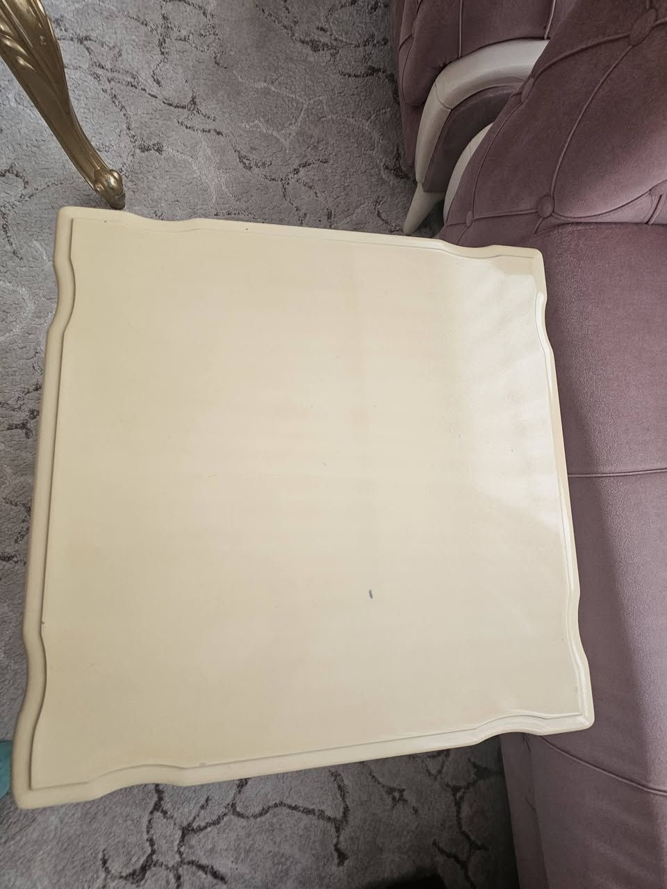 ميز وسطي حجم ١٠٠×٧٠
مع ٤ طبلات للبيع
الجبير الصبغ من فوك متضرر مثل مموضح بالصور
الصغار نظيفات بس ضرر واحد موضح بالصورة برجله
السعر النهائي 50 الف
تواصل  واتساب
***********
