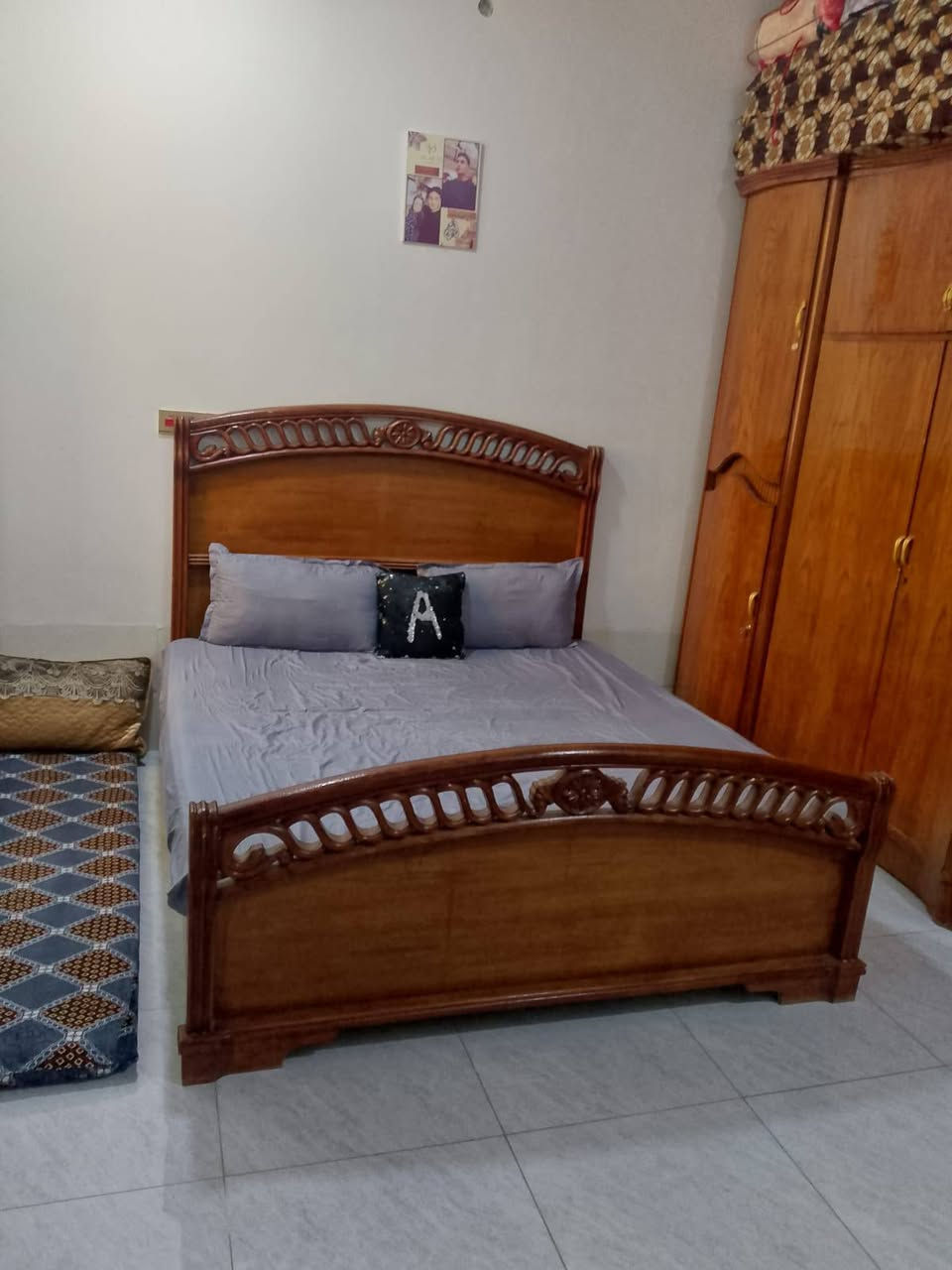 سلام عليكم اخوان عندي غرفه نوم للبيع غرفه نضيفه كلش صاج احطاطه اصلي السعر 750 المكان الرمادي الخمسه كيلو الاستفسار ***********
