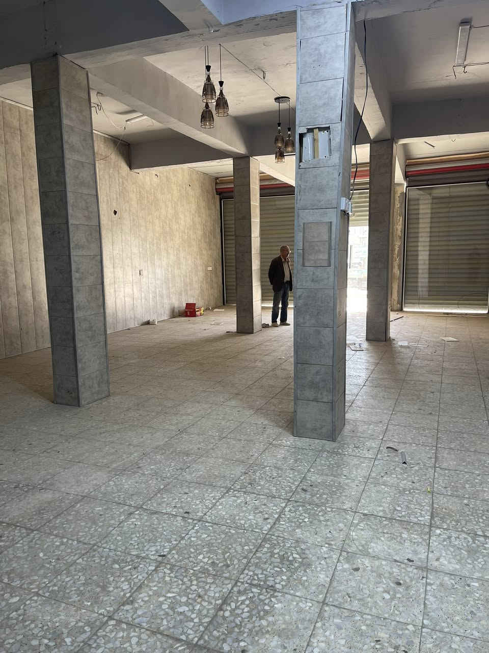 سلام عليكم يتوفر معرض كبير طابق ارضي واجهه 10نرال 15الشعب شارع عدن قرب تقاطع سوق شلال /مكتب الوليد ***********ابو علي
