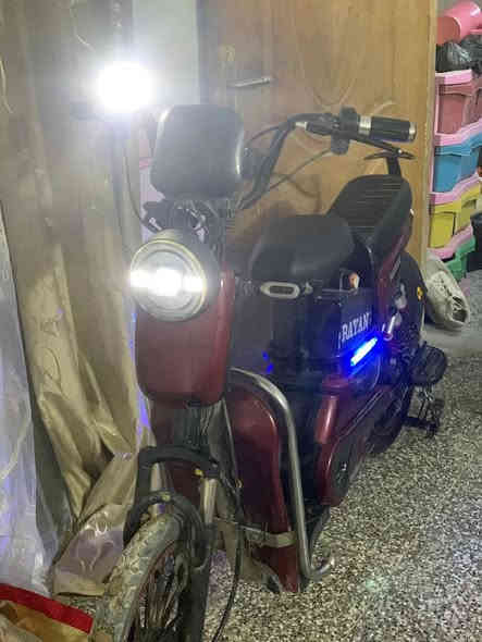 سلام عليكم للبيع او مراوسه
دراجه شحن ريان 
5بطاريات 
4نمر 
دراجه ملحومه بس لحيم اصلي ضمان ميصير بيها شي 
دبلات خلفيه اماميه ستاند شحن بل
دراجه عمليه تفيدك وبطاريه خير من الله مرات اروح من الكوفه ب17 للحزام بل نجف تصرف حبايه وحده الله يشهد 
تواصل ***********
