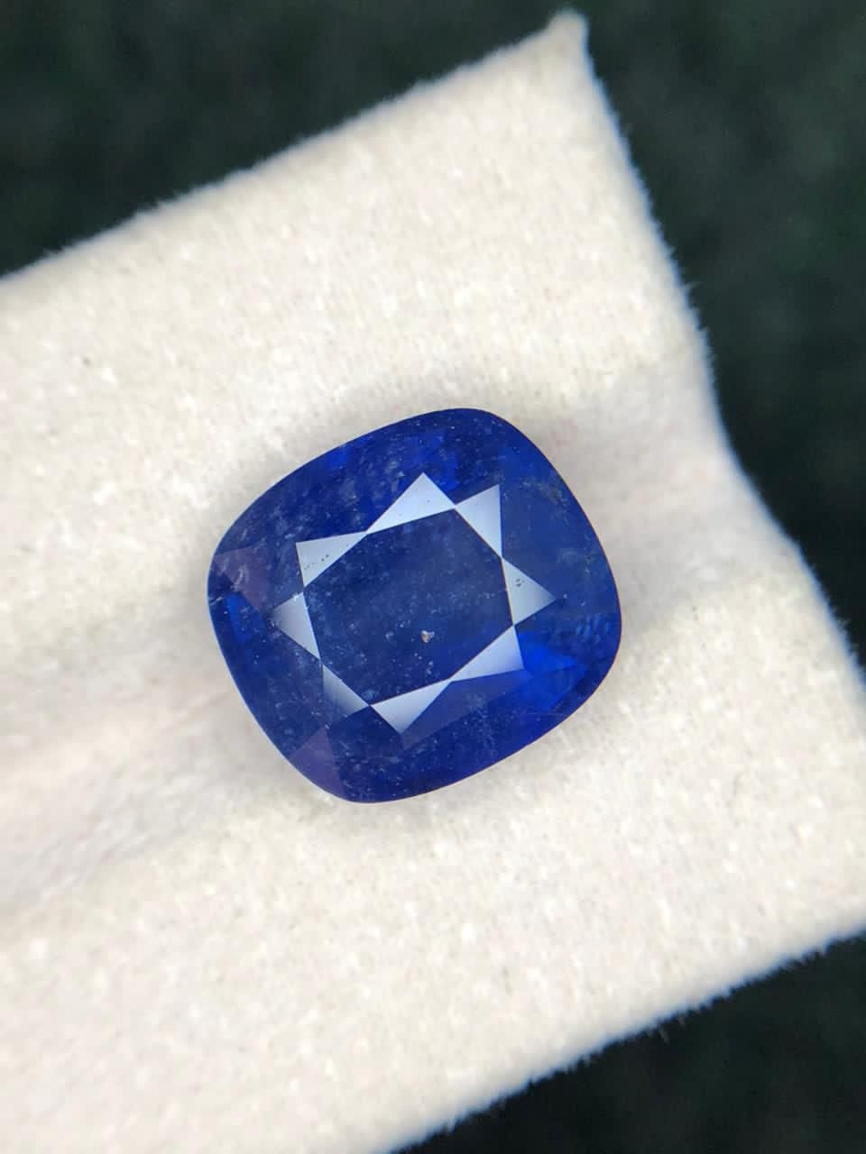 Beautiful stunning natural blue sapphire available for sale 
Weight: 11.65 carats 
Dimension: 13.1*12*7.2mm
Origin: Sri Lanka 
Clarity: included 
Comment: heated 
..................
Worldwide shipping by FedEx, DHL and UPS 40$
Payment through PayPal, W Union, Money Gram, Ria and Direct Bank Account ...............
Location: Namak Mandi, Peshawar 
WhatsApp: +92345 1333092
DM me for more details? (SGS)
 𝑺𝒂𝒇𝒊 𝑮𝒆𝒎𝒔 𝑺𝒕𝒐𝒏𝒆 💎🌏s✈️🏠
.................
 #fypviral #leadership #foryoupage #business #marketing #investing #😃😀🙂 #fyp #viral #success @highlight


**إذا كنت صاحب هذا الإعلان وتريد حذفه لأي سبب، رجاءا أرسل رسالة إلى الدعم الفني**