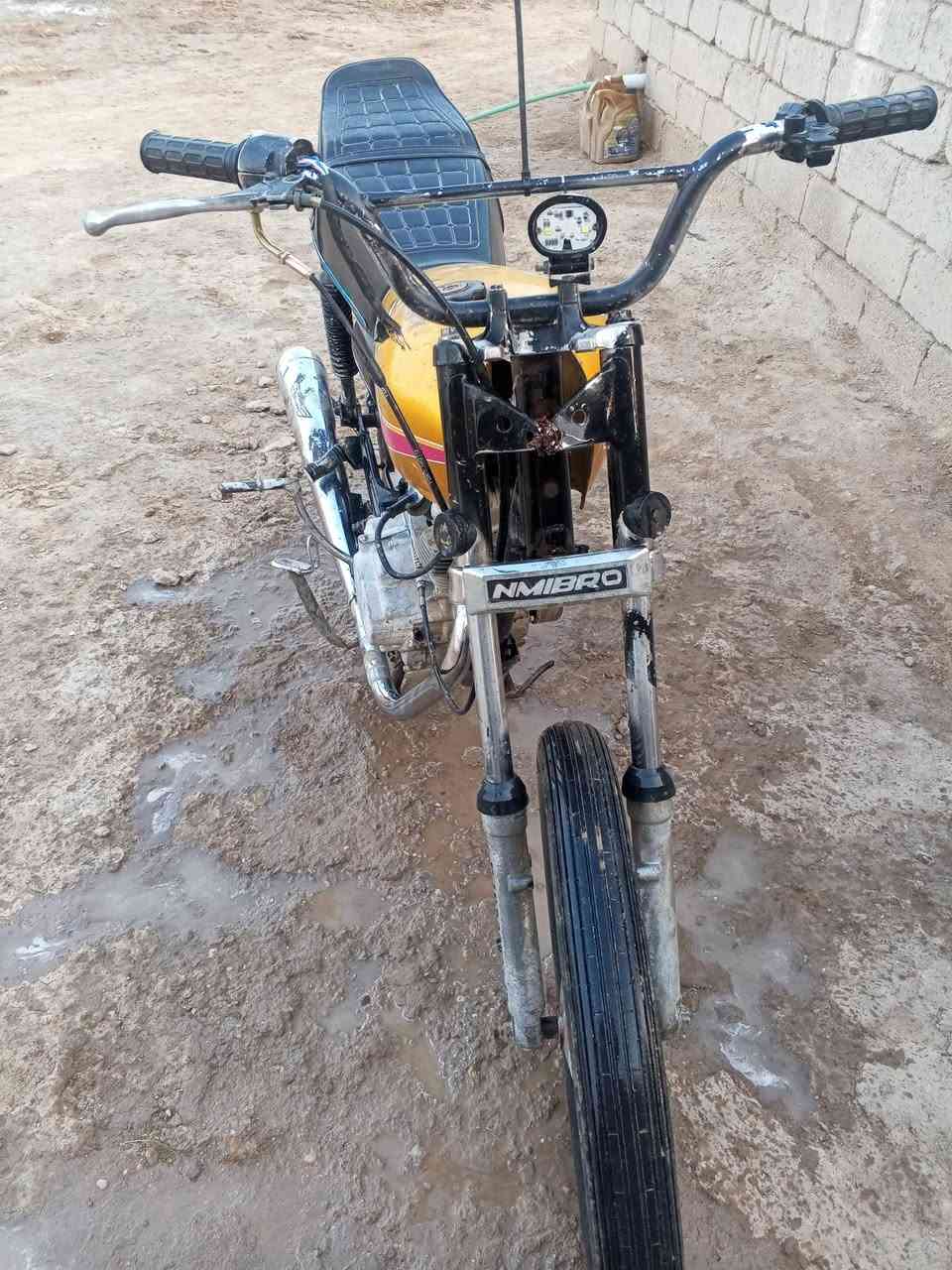 سلام عليكم. 
دراجه للبيع ارشه 

***********

كلك كلك كلك كلك مو وراق كلك كلك مو وراق 
بس رقم شاصي
