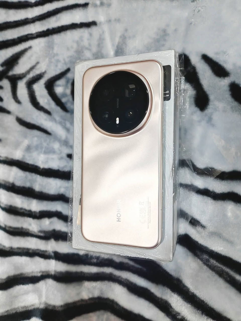هونر ماجك 8 برو
مستخدم يوم واحد فقط جهاز اصلي وكاله 
ومكفول من كلشي جهاز جديد بدون هدايا 
سبب البيع فقط تغير للايفون اكرر بدون هدايا 
السعر 1175سعر ثابت 
مكاني نجف توصيل موجود
***********
