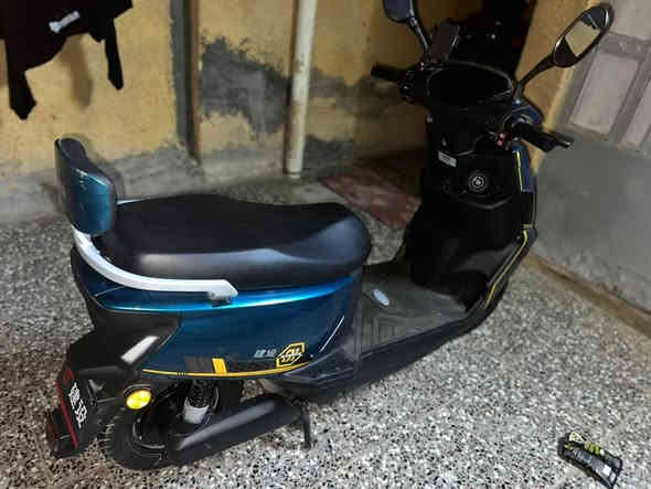 سلام عليكم دراجه شحن نوع 01 موديل 2024 ملف 2000 عدد البطاريات 6 
عدد النمر 3 عدد 
الدراجه جديده بمعنا الكلمه كله ع فحص  
شاشه كبيره عوزها بس قمجي مال البريك الخلفي سعره 5 الف دينار فقط السعر600 وبيه مجال مكاني بغداد *********** والله شاهد لو ما محتاج ما ابيعها
