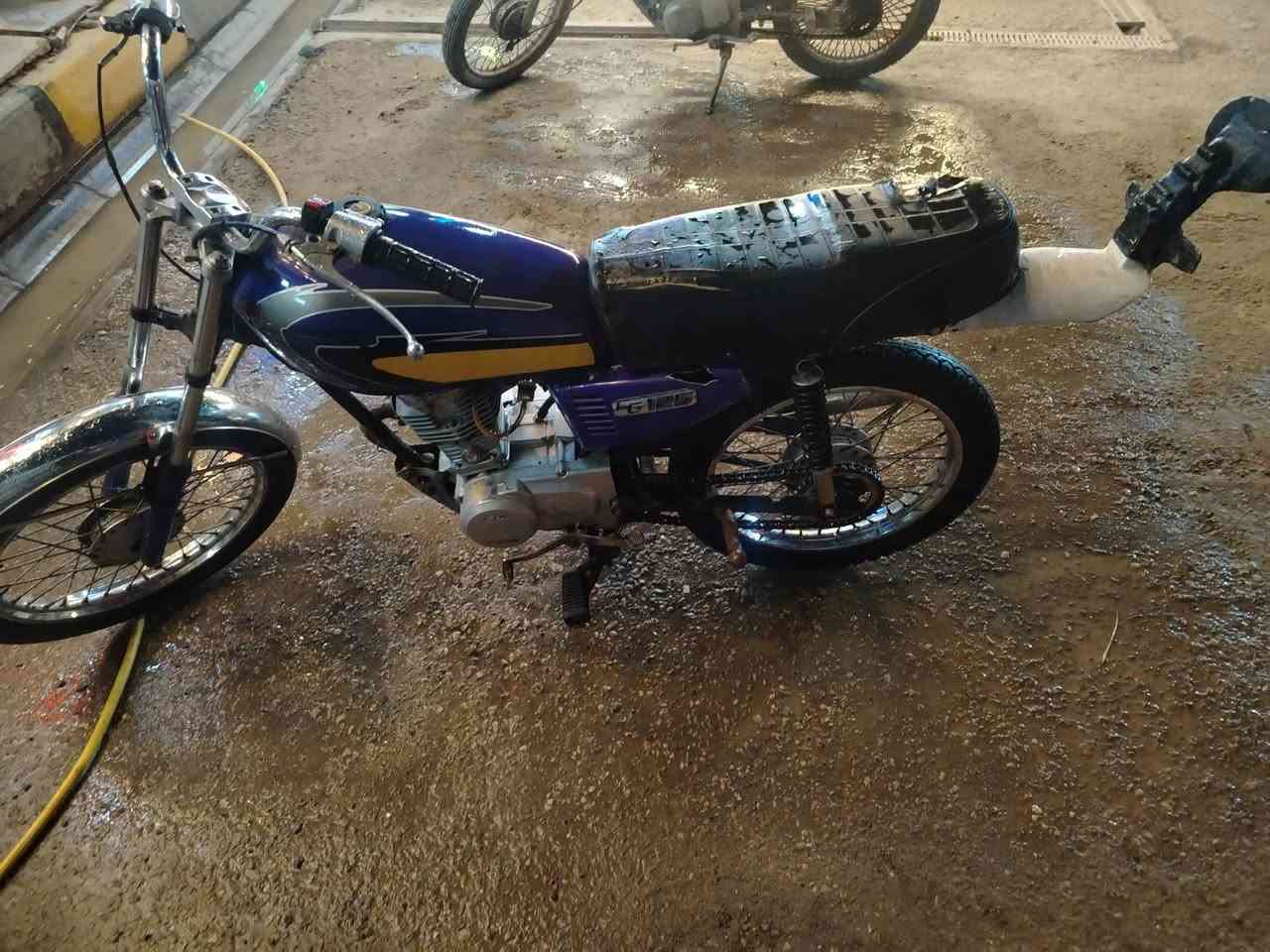 دراجه اربع كير للبيع كلك كلك أوراقه ضايعه سعر ٢٧٥ وبيه مجال كلش قليل مكاني ديوانيه رقم ***********
