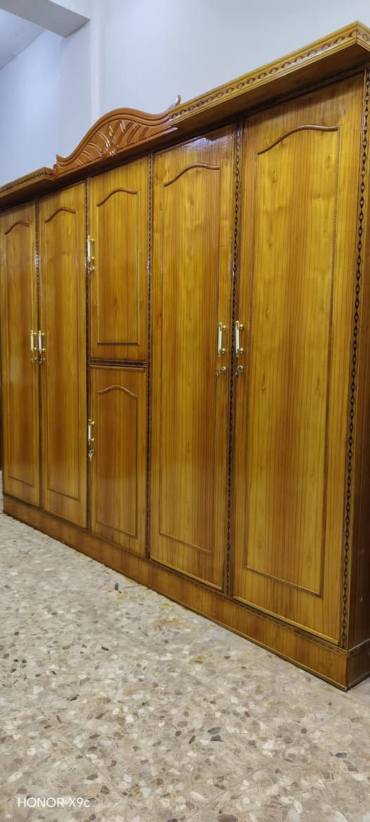 السلام عليكم غرفه كامله مو ست بيبان درجه اولى تسكام غرفه كامله وجاهزه اي نقص ما بيها نظافتها 100% جاهزه الغرفه طابقين كل باب ومعدها ملحق غرفه كلش حلوه جاء ودي نقه السعر مليون شامل الشد والتوصيل مجاني داخل النجف *********** الشراي يتصل
