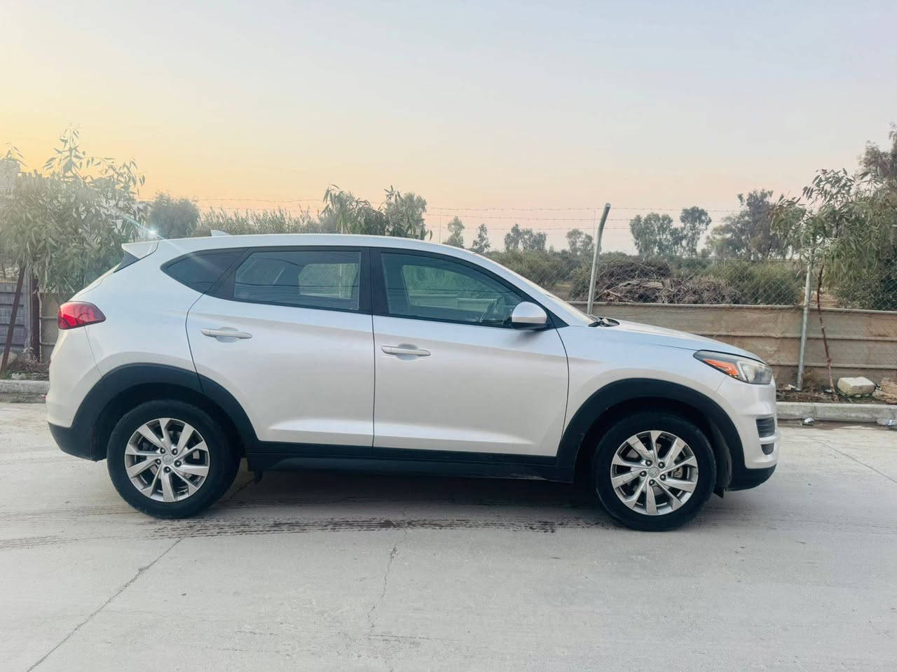 السلام عليكم توكسن للبيع موديل 2019 امريكي رقم نينوى ضررها  شبر صبغ جواة القبغ مال بانزين وموجوده صور الحادث السعر ١٧٠$وبيها مجال  معلومات اكثر اتصل ***********
