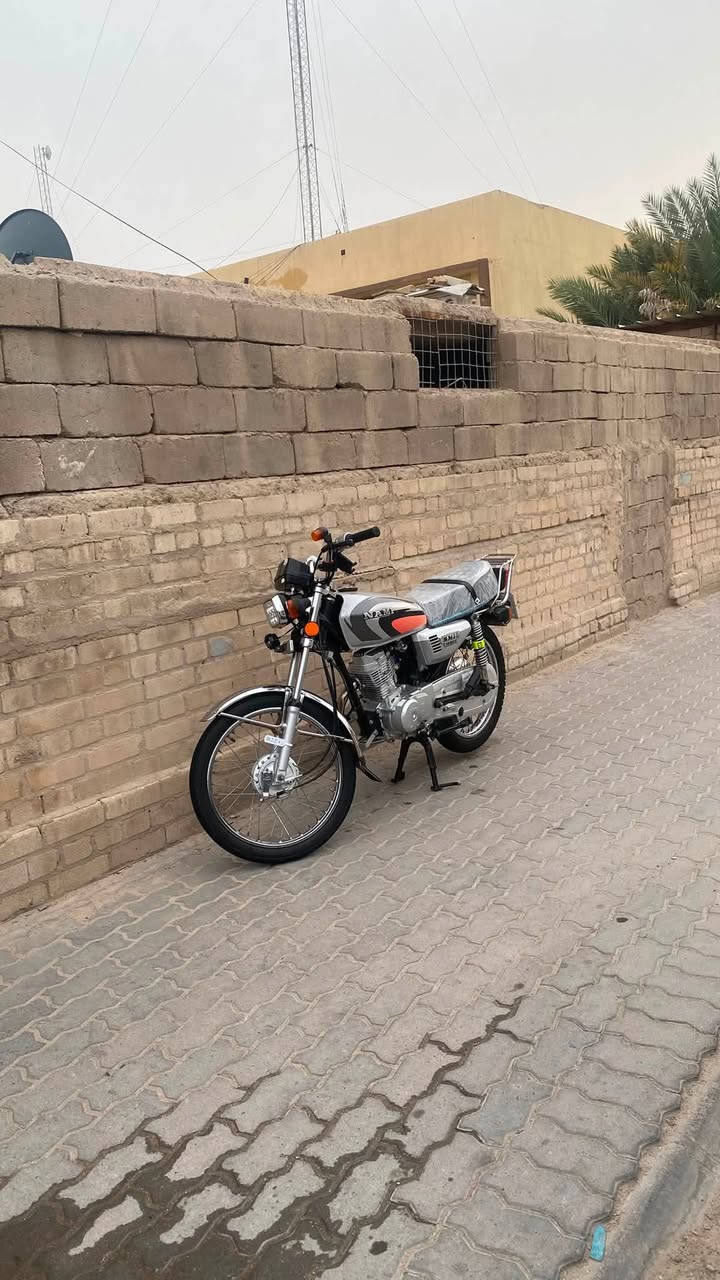 أسلام عليكم دراجة للبيع رقم و سنوية الدراجه ب اسمي تحويل ثاني يوم سنويه تنتهي 2028 مديل الدراجه 2023 دراجه بلاديه لاتعمير ولا شي كامل كهربائيات صوت المكينه ناعم ما ينسمع الدراجه مكفوله من شاصي من غراض كلشي تواصل ***********
