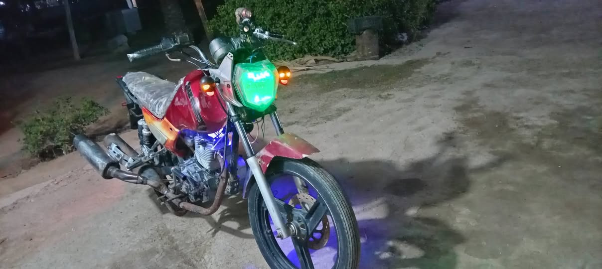 السلام عليكم دراجه للبيع مكاني بغداد التاجي الدراجه 2017 كلك للتواصل 
*********** محرك حجم 150 وكلچات حجم 200 معدل خير من الله شرط واحد ثاني  بطناش ولدراجه كامله مابيها أي نقوصات
