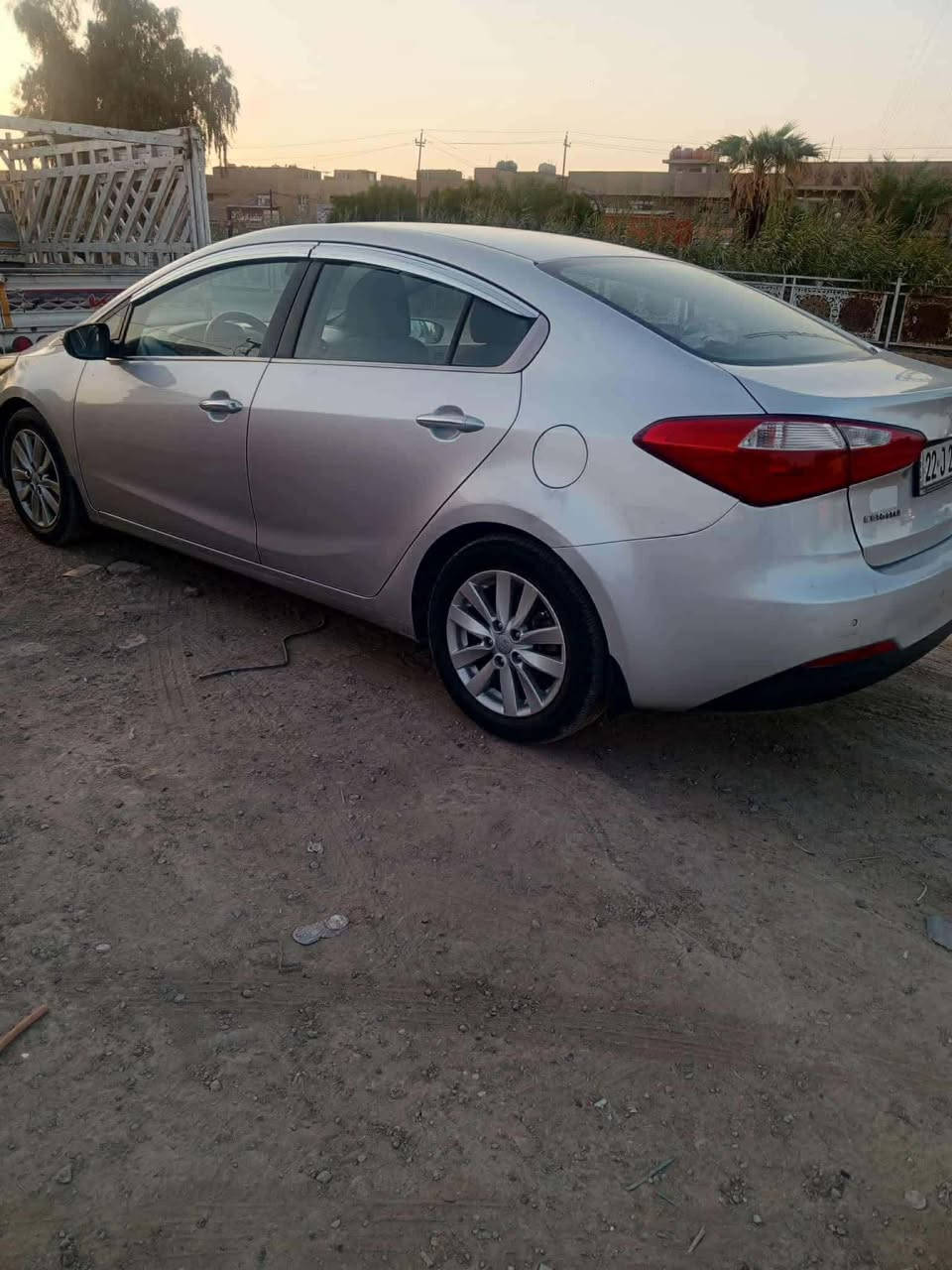 السلام عليكم ورحمة الله وبركاته سياره للبيع كيا سيراتو موديل ٢٠١٤ السياره  مري شفط   ترحيب عند الاقتراب من السياره حساسات امامي خلفي السياره فول فول مواصفات عدا البانوراما السياره بيها صبغ شي بسيط بإلهلال من جهه عكس السايق عدا هذا السياره كفاله عامه كير ومحرك مكفولات حداديه صدر امامي خلفي جديد تخم تايرات جديده اخوان السياره جديده بمعنى الكلام وتجي وتشوف بعينك شكد نضيفه السياره +السياره مال واحد جناي مداريها السياره باسمي  
السعر ١٢٨ ورقه وبيها مجال ان شاء الله للشراي 
للاستفسار /***********
