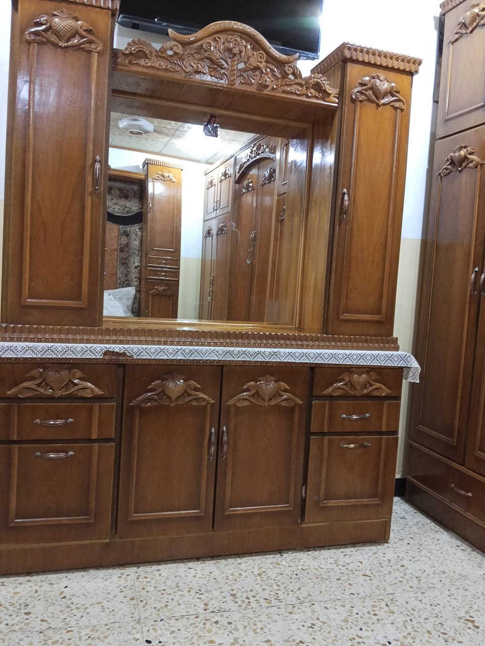 مرحبا بنات عندي غرفة للبيع سعرها مليون يلي تريدها تخابرني على هاذا الرقم ***********
