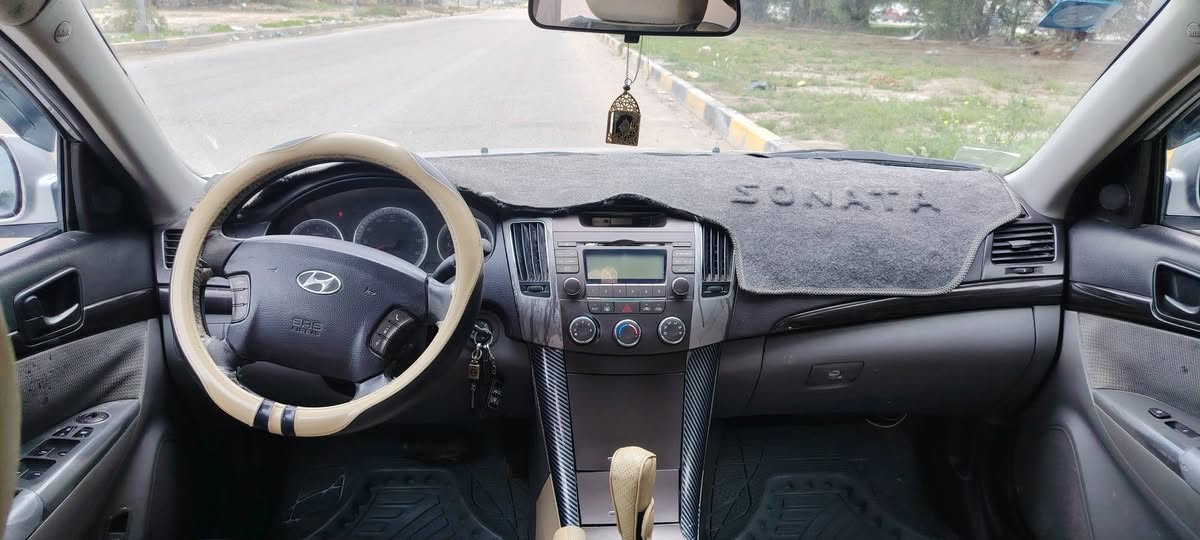 السلام عليكم سوناتا 2010 وارد امريكي محرك 2400 المرغوب تخم تاير حداديه مداور السعر 100 وبيه مجال الاتصال ***********
