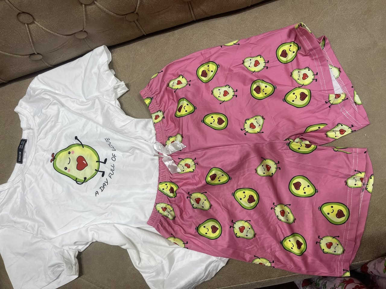 تراكات نسائيه الخامه زبده يجننون
البجامه سعره ٦ الاف
الشورت سعره ٥


**إذا كنت صاحب هذا الإعلان وتريد حذفه لأي سبب، رجاءا أرسل رسالة إلى الدعم الفني**